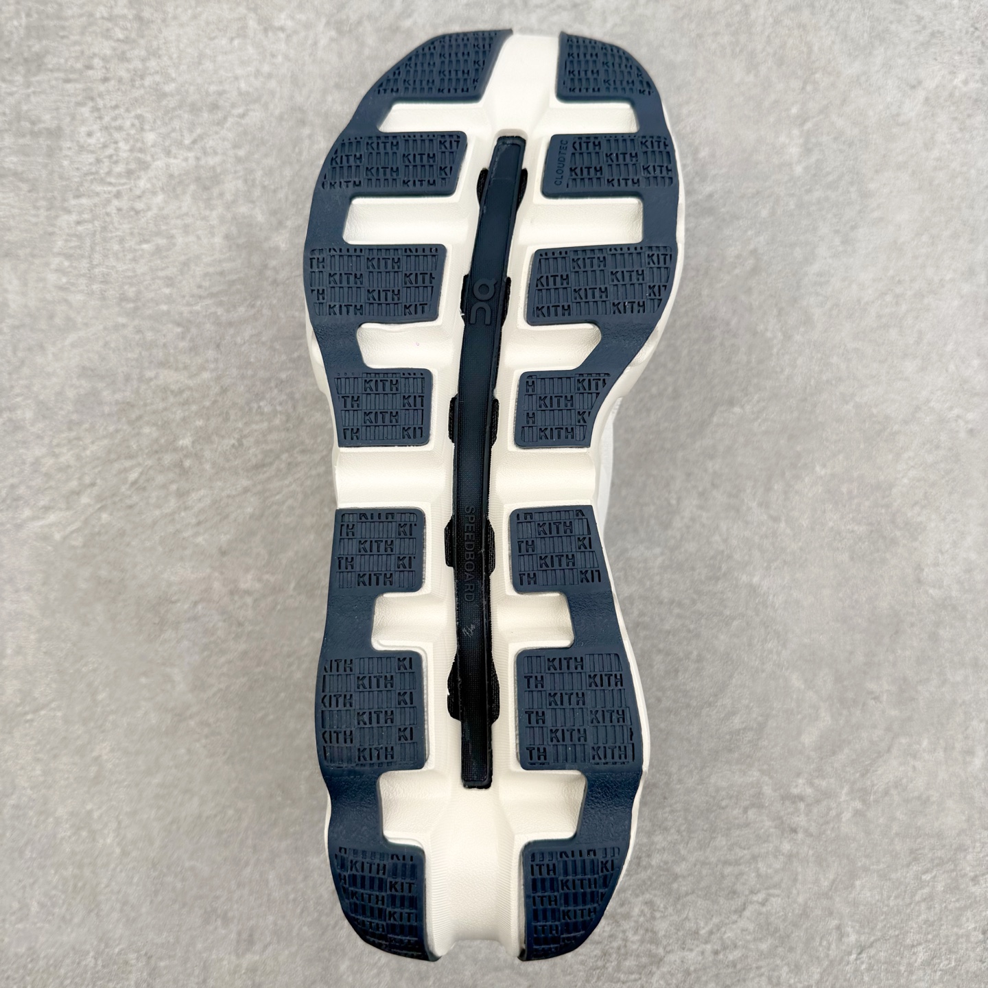 On x KITH K-Tech 1 昂跑舒适贴合透气跑步鞋 四层组合大底 原数据开版 这款联名跑鞋采用