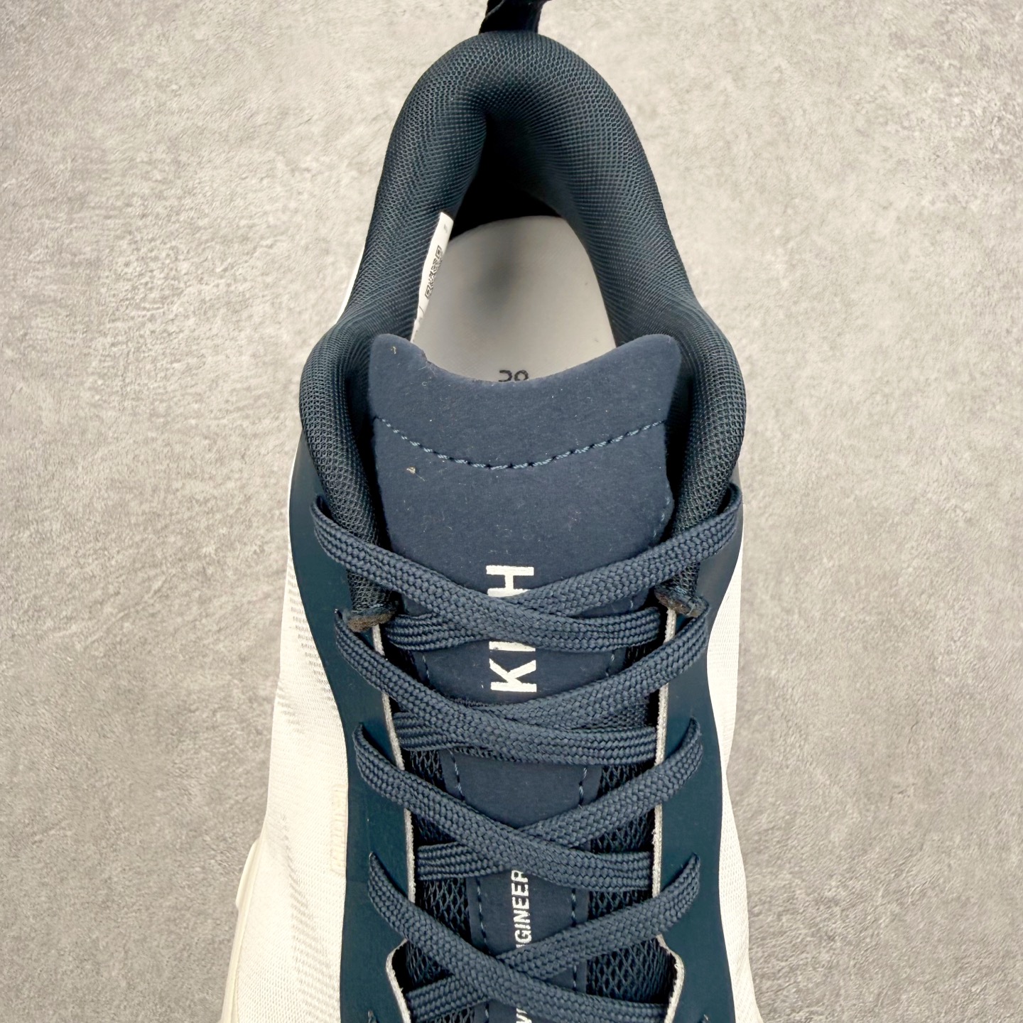 On x KITH K-Tech 1 昂跑舒适贴合透气跑步鞋 四层组合大底 原数据开版 这款联名跑鞋采用
