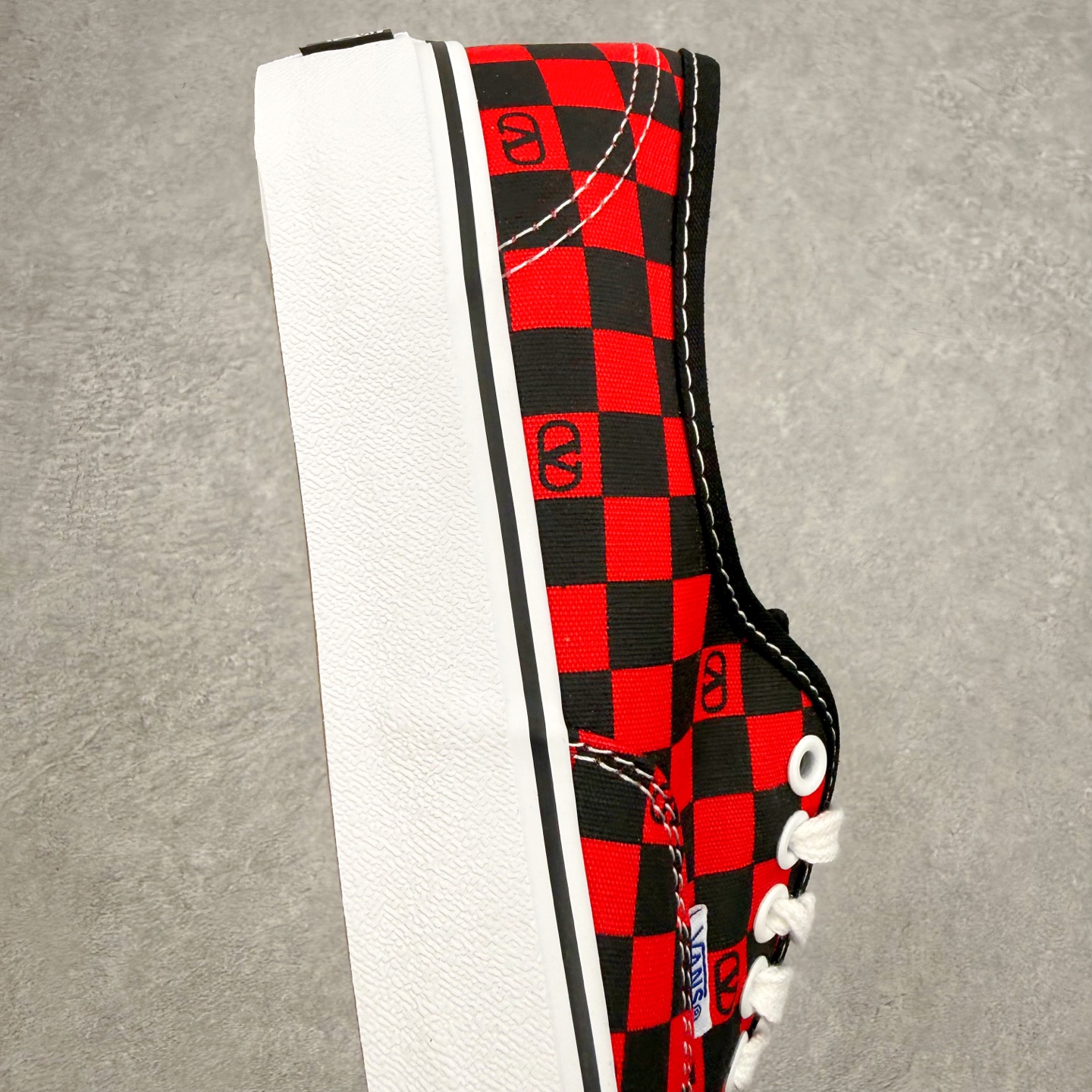 Valentino华伦天奴 x Vans 联名款红黑棋盘格 低帮休闲硫化帆布鞋此次Valentino ×