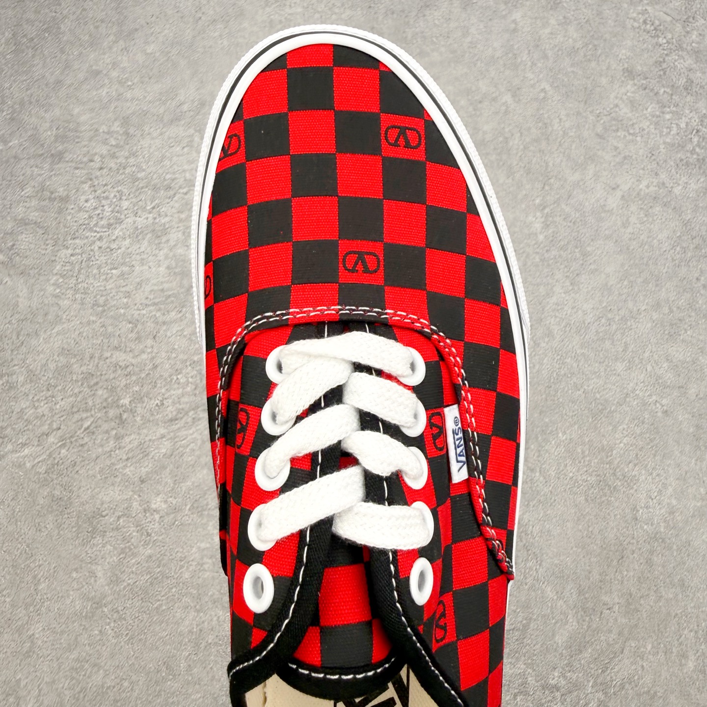 Valentino华伦天奴 x Vans 联名款红黑棋盘格 低帮休闲硫化帆布鞋此次Valentino ×