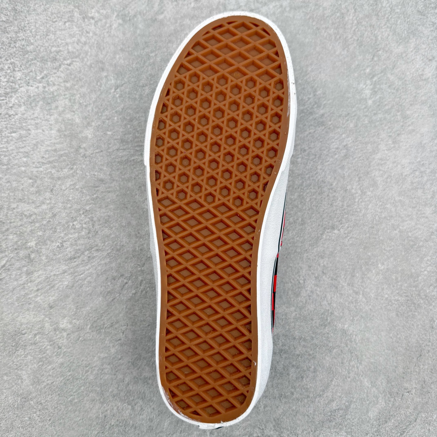 Valentino华伦天奴 x Vans 联名款红黑棋盘格 低帮休闲硫化帆布鞋此次Valentino ×