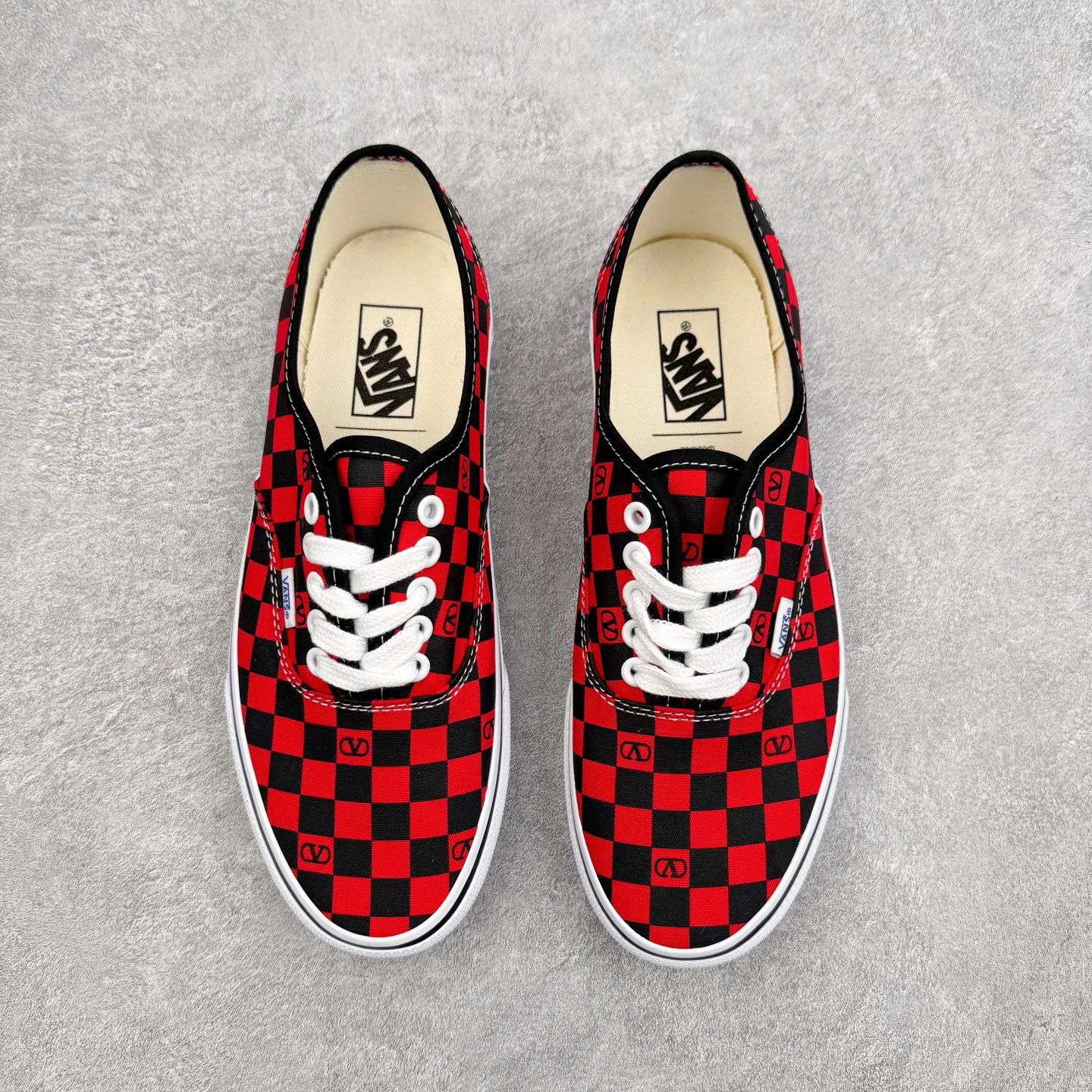 Valentino华伦天奴 x Vans 联名款红黑棋盘格 低帮休闲硫化帆布鞋此次Valentino ×
