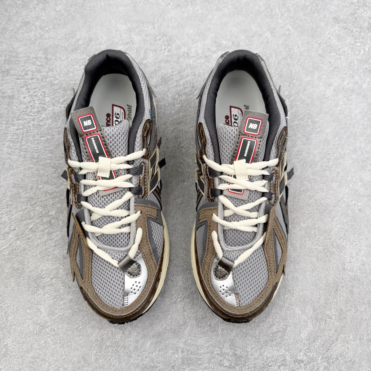 图片[2]-New Balance M1906R NB新百伦系列复古老爹风休闲运动慢跑鞋 日韩出口特供订单 全网最全配色 配套商长期套现长期补货 全新货品 正常出厂触屏不到的单价 超级跑量款 全套原楦原纸板原厂数据开发 进口三明治网面 原装进口翻毛皮料正确绒感卡色 正确中底拉帮中底网布细节 采用轻质牛剖革拼接透气网眼衬垫织物鞋面材质 T-Beam大底提供足步弓支撑 保持步态稳定 后跟搭载外露缓震胶 鞋身整体以各种深浅不一的灰色覆盖 鞋头以淡蓝色调装饰 网眼衬垫通过不规律的色块实现做旧的美感 泛黄的鞋底更是进一步增添了复古气息 尺码：36 37 37.5 38 38.5 39.5 40 40.5 41.5 42 42.5 43 44 45-选品中心