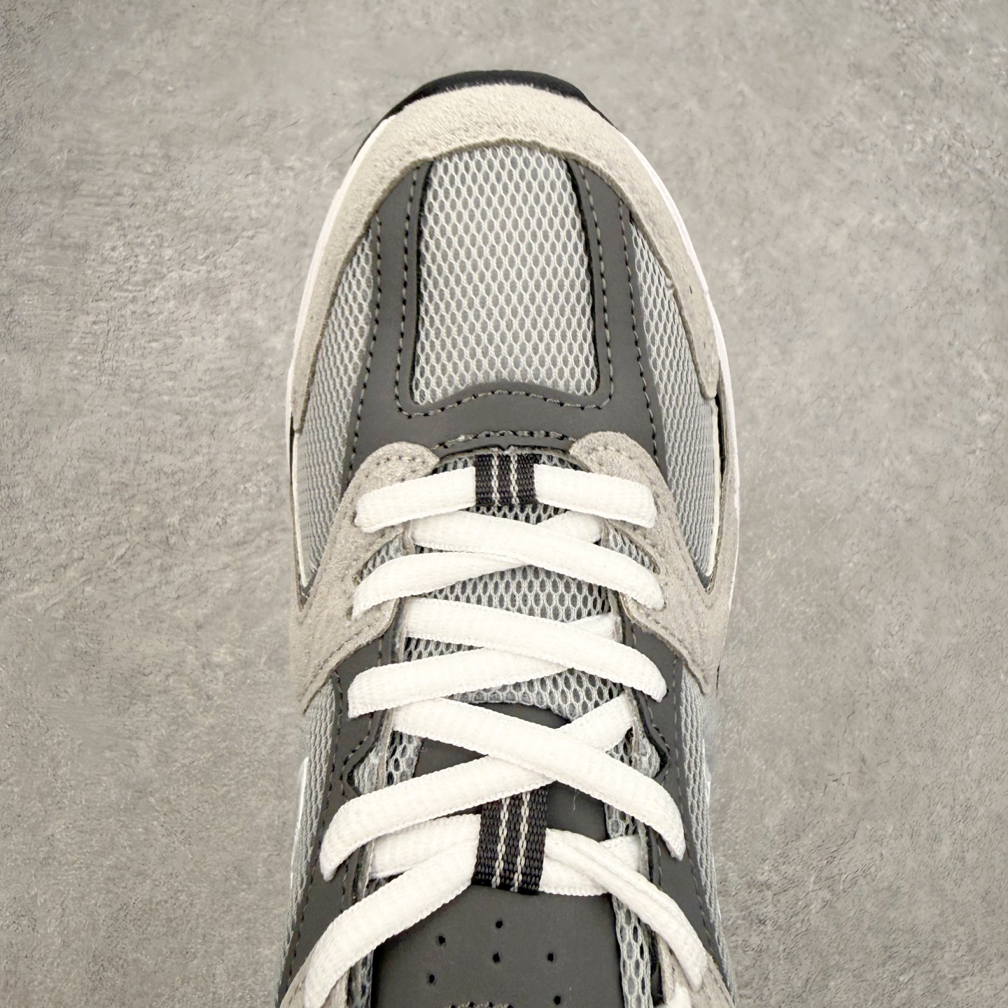 New Balance NB530 新百伦复古透气跑步鞋 抛弃过往以皮革为主的人气轮廓 以极具复古风范的