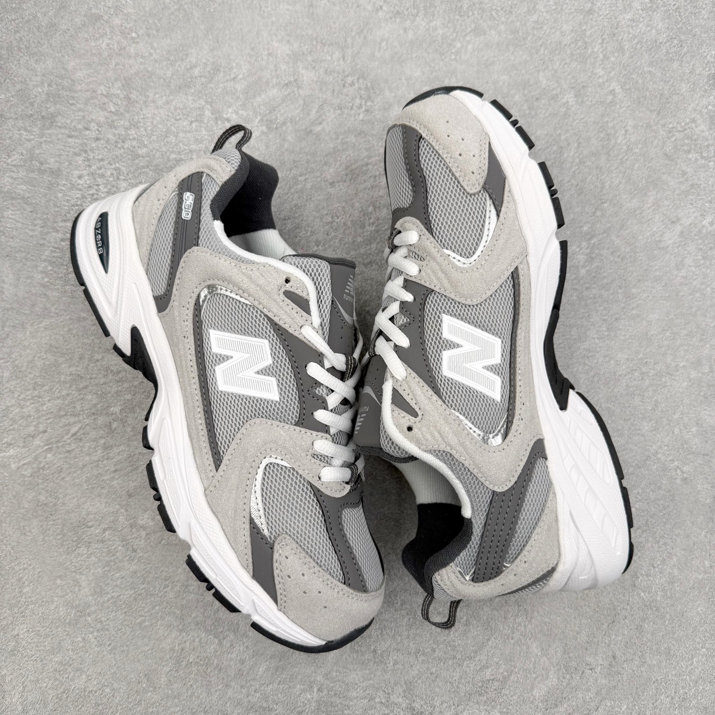 New Balance NB530 新百伦复古透气跑步鞋 抛弃过往以皮革为主的人气轮廓 以极具复古风范的