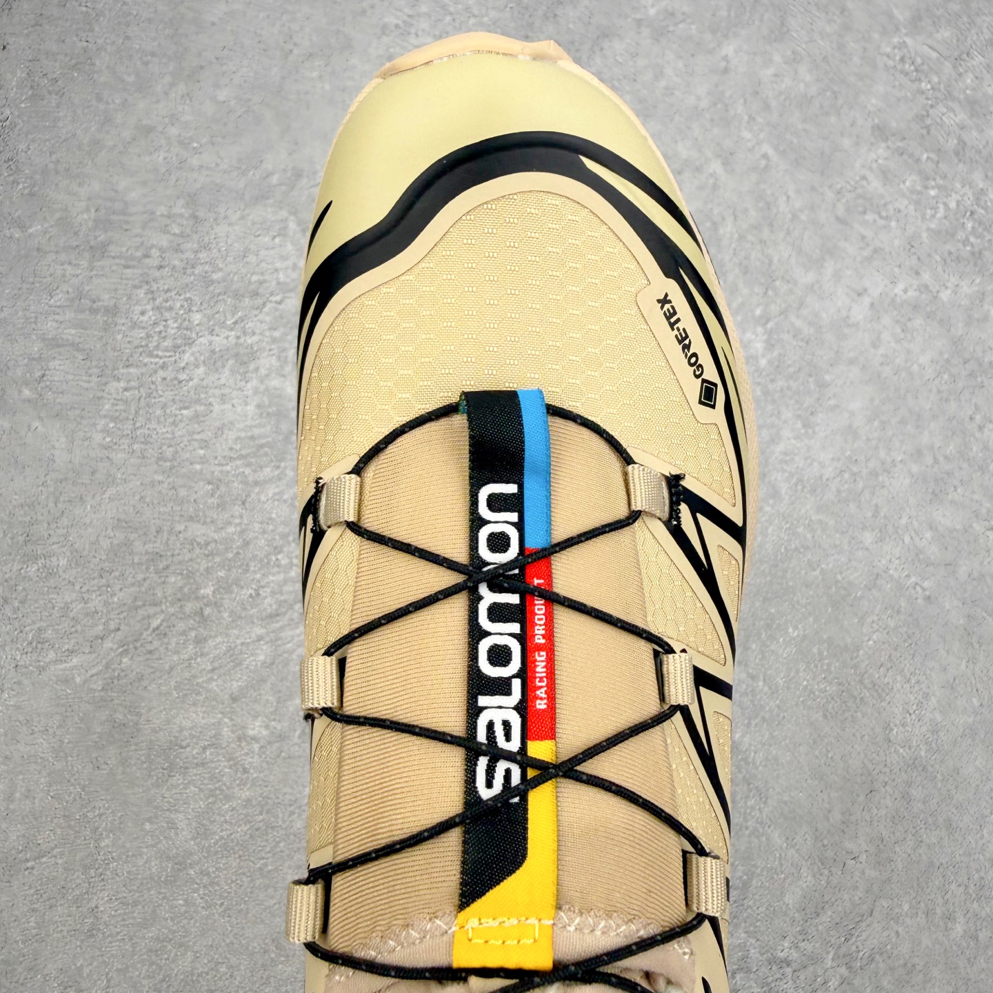 图片[4]-Salomon XT-6 萨洛蒙复古潮流户外机能登山跑鞋 纯原外贸平台特供订单 耗时半年巨作 全套原纸板楦头开发 原厂特供网布配套加持 确保原汁原味 完美呈现版型 原档数据独家私模五层组合大底 原装Ortholite轻量化鞋垫 中底布带钢印编号 原厂TPU锁扣 进口港宝加持 后跟自然饱满 还原公司包裹性 鞋面以“锯齿”状的包裹系统呈现 在基色底之下加入了各种色点缀 将公司的最新技术和时尚前卫的造型融入耐用的长跑款式中 鞋面由 TPU 薄膜制成 并焊接在高耐磨网眼上 使其既时尚又坚固 由 ACS底盘支撑 可增强稳定性和支撑力 以及由橡胶凸耳 Contragrip外底覆盖的 EVA 缓冲中底 旨在应对崎岖的地形 鞋舌上的彩色Salomon 标签、Quicklace 系统以及鞋头、鞋舌和鞋跟上的附加品牌使细节更加完美 让穿着者可以轻松驾驭户外与通勤下的任何运动生活场景 无缝鞋身户外随意纵横 颜值与脚感兼备 出街通勤 绝对非常吸睛 你值得拥有 尺码：36 36.5 37.5 38 38.5 39 40 40.5 41 42 42.5 43 44 44.5 45 注意：偏小1码-选品中心
