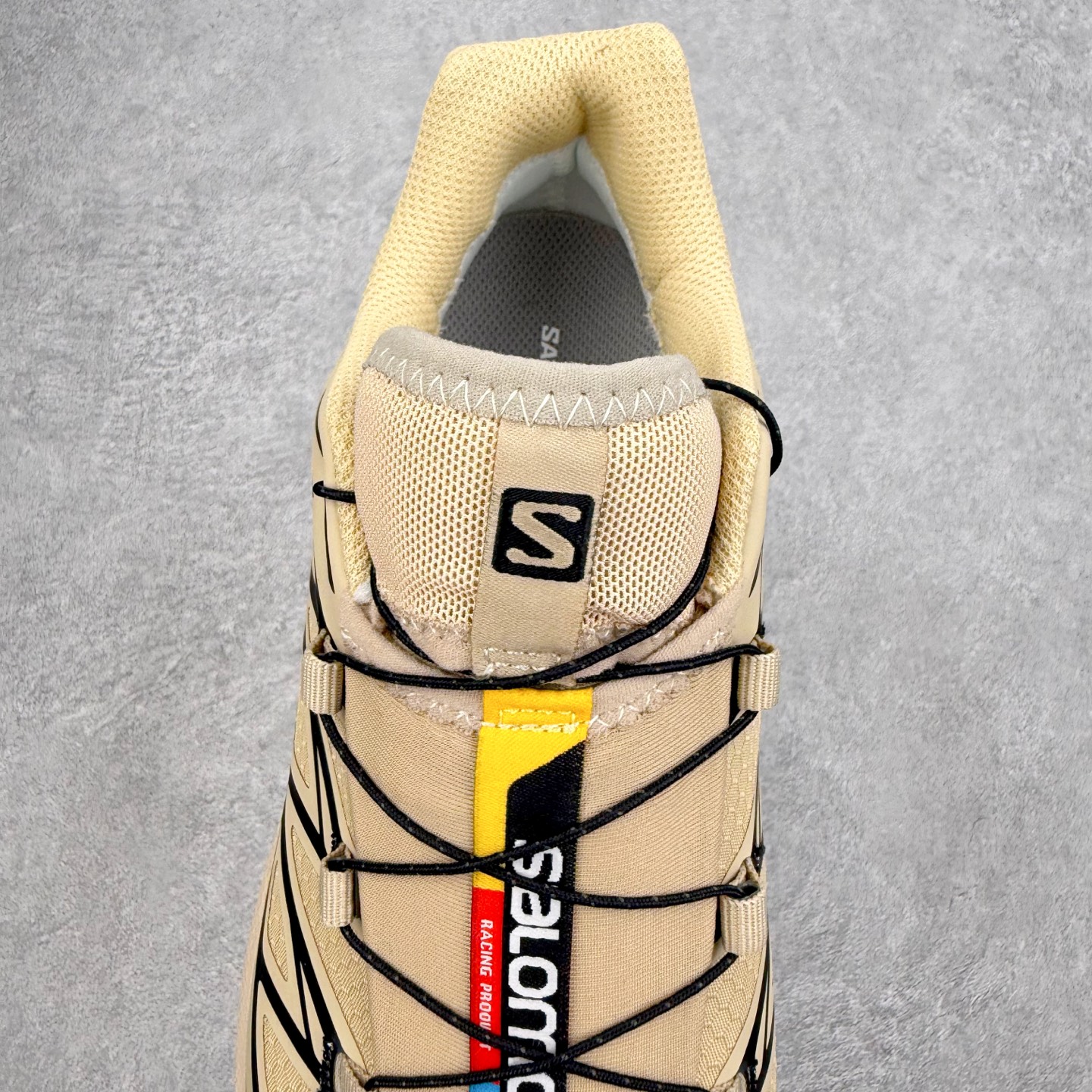 图片[5]-Salomon XT-6 萨洛蒙复古潮流户外机能登山跑鞋 纯原外贸平台特供订单 耗时半年巨作 全套原纸板楦头开发 原厂特供网布配套加持 确保原汁原味 完美呈现版型 原档数据独家私模五层组合大底 原装Ortholite轻量化鞋垫 中底布带钢印编号 原厂TPU锁扣 进口港宝加持 后跟自然饱满 还原公司包裹性 鞋面以“锯齿”状的包裹系统呈现 在基色底之下加入了各种色点缀 将公司的最新技术和时尚前卫的造型融入耐用的长跑款式中 鞋面由 TPU 薄膜制成 并焊接在高耐磨网眼上 使其既时尚又坚固 由 ACS底盘支撑 可增强稳定性和支撑力 以及由橡胶凸耳 Contragrip外底覆盖的 EVA 缓冲中底 旨在应对崎岖的地形 鞋舌上的彩色Salomon 标签、Quicklace 系统以及鞋头、鞋舌和鞋跟上的附加品牌使细节更加完美 让穿着者可以轻松驾驭户外与通勤下的任何运动生活场景 无缝鞋身户外随意纵横 颜值与脚感兼备 出街通勤 绝对非常吸睛 你值得拥有 尺码：36 36.5 37.5 38 38.5 39 40 40.5 41 42 42.5 43 44 44.5 45 注意：偏小1码-选品中心
