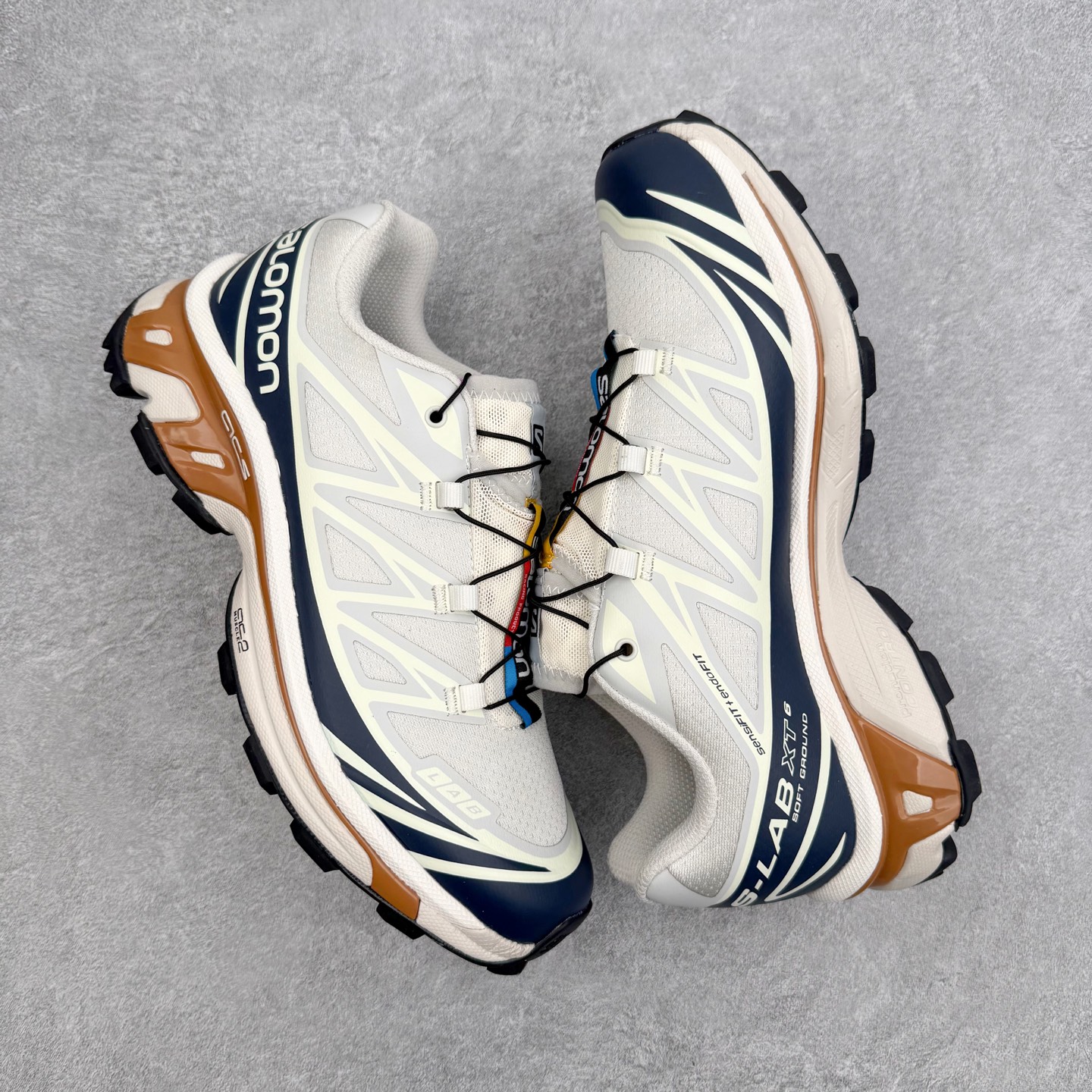 图片[3]-Salomon XT-6 萨洛蒙复古潮流户外机能登山跑鞋 纯原外贸平台特供订单 耗时半年巨作 全套原纸板楦头开发 原厂特供网布配套加持 确保原汁原味 完美呈现版型 原档数据独家私模五层组合大底 原装Ortholite轻量化鞋垫 中底布带钢印编号 原厂TPU锁扣 进口港宝加持 后跟自然饱满 还原公司包裹性 鞋面以“锯齿”状的包裹系统呈现 在基色底之下加入了各种色点缀 将公司的最新技术和时尚前卫的造型融入耐用的长跑款式中 鞋面由 TPU 薄膜制成 并焊接在高耐磨网眼上 使其既时尚又坚固 由 ACS底盘支撑 可增强稳定性和支撑力 以及由橡胶凸耳 Contragrip外底覆盖的 EVA 缓冲中底 旨在应对崎岖的地形 鞋舌上的彩色Salomon 标签、Quicklace 系统以及鞋头、鞋舌和鞋跟上的附加品牌使细节更加完美 让穿着者可以轻松驾驭户外与通勤下的任何运动生活场景 无缝鞋身户外随意纵横 颜值与脚感兼备 出街通勤 绝对非常吸睛 你值得拥有 尺码：36 36.5 37.5 38 38.5 39 40 40.5 41 42 42.5 43 44 44.5 45 注意：偏小1码-选品中心