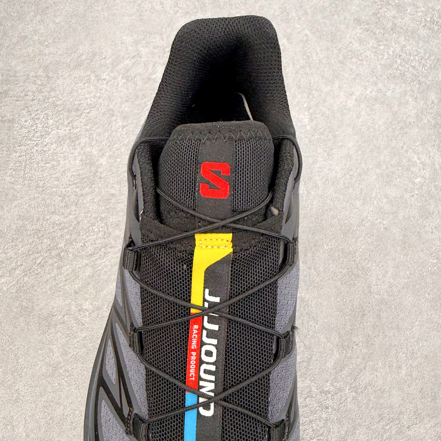 图片[5]-Salomon XT-6 萨洛蒙复古潮流户外机能登山跑鞋 纯原外贸平台特供订单 耗时半年巨作 全套原纸板楦头开发 原厂特供网布配套加持 确保原汁原味 完美呈现版型 原档数据独家私模五层组合大底 原装Ortholite轻量化鞋垫 中底布带钢印编号 原厂TPU锁扣 进口港宝加持 后跟自然饱满 还原公司包裹性 鞋面以“锯齿”状的包裹系统呈现 在基色底之下加入了各种色点缀 将公司的最新技术和时尚前卫的造型融入耐用的长跑款式中 鞋面由 TPU 薄膜制成 并焊接在高耐磨网眼上 使其既时尚又坚固 由 ACS底盘支撑 可增强稳定性和支撑力 以及由橡胶凸耳 Contragrip外底覆盖的 EVA 缓冲中底 旨在应对崎岖的地形 鞋舌上的彩色Salomon 标签、Quicklace 系统以及鞋头、鞋舌和鞋跟上的附加品牌使细节更加完美 让穿着者可以轻松驾驭户外与通勤下的任何运动生活场景 无缝鞋身户外随意纵横 颜值与脚感兼备 出街通勤 绝对非常吸睛 你值得拥有 尺码：36 36.5 37.5 38 38.5 39 40 40.5 41 42 42.5 43 44 44.5 45 注意：偏小1码-选品中心