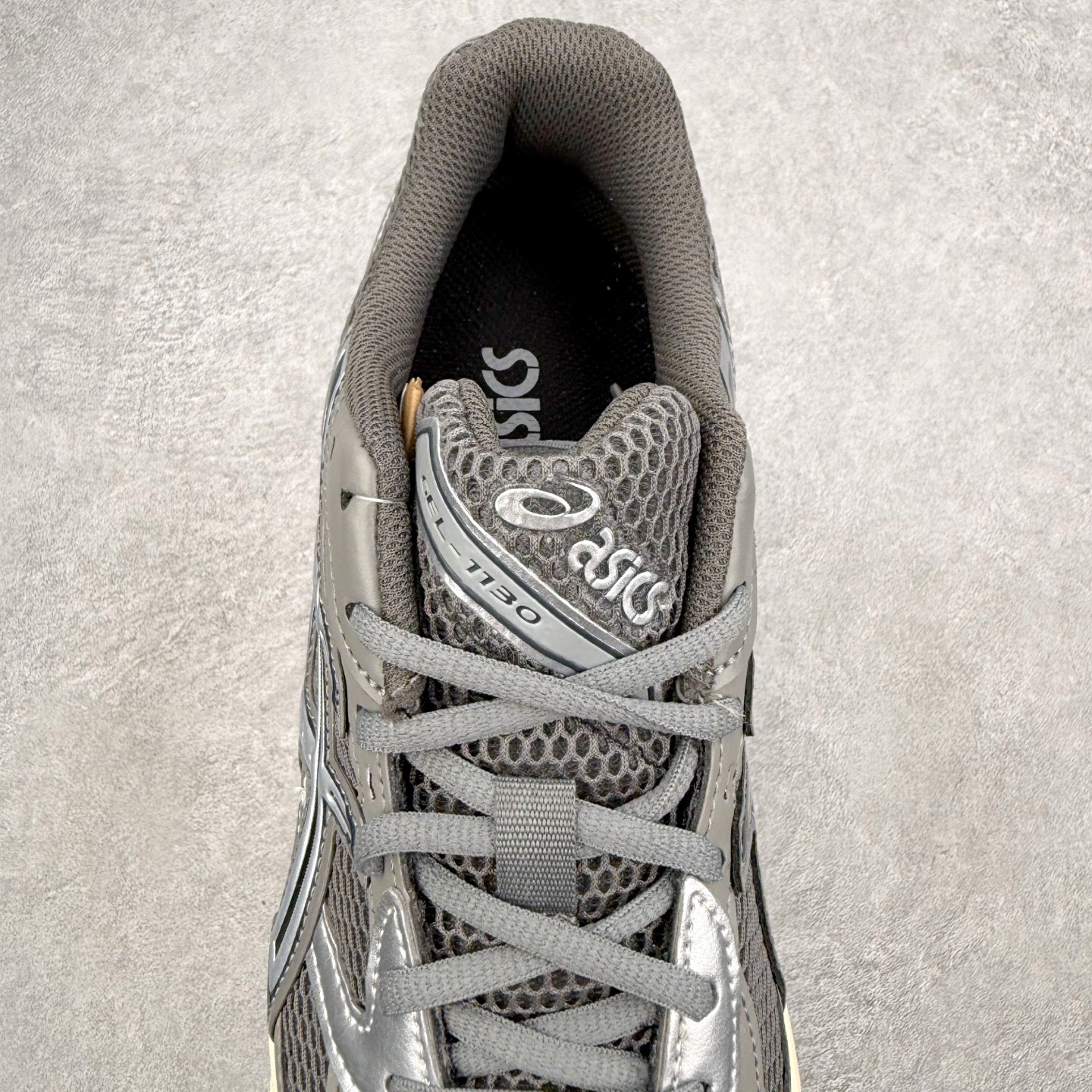 ＃XN Asics Gel-1130 亚瑟士系列低帮复古休闲运动慢跑鞋 整双鞋在鞋面部分选用网眼布与皮革