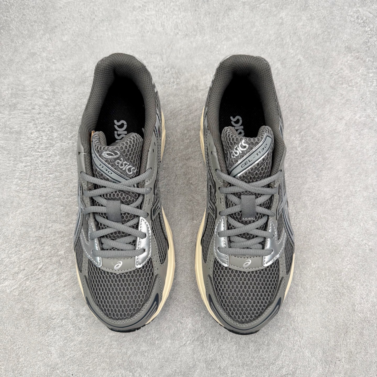 ＃XN Asics Gel-1130 亚瑟士系列低帮复古休闲运动慢跑鞋 整双鞋在鞋面部分选用网眼布与皮革