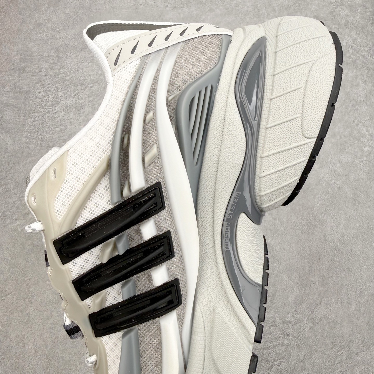 Pharrell x adidas Adistar Jellyfish 低帮水母复古风老爹鞋 Adist