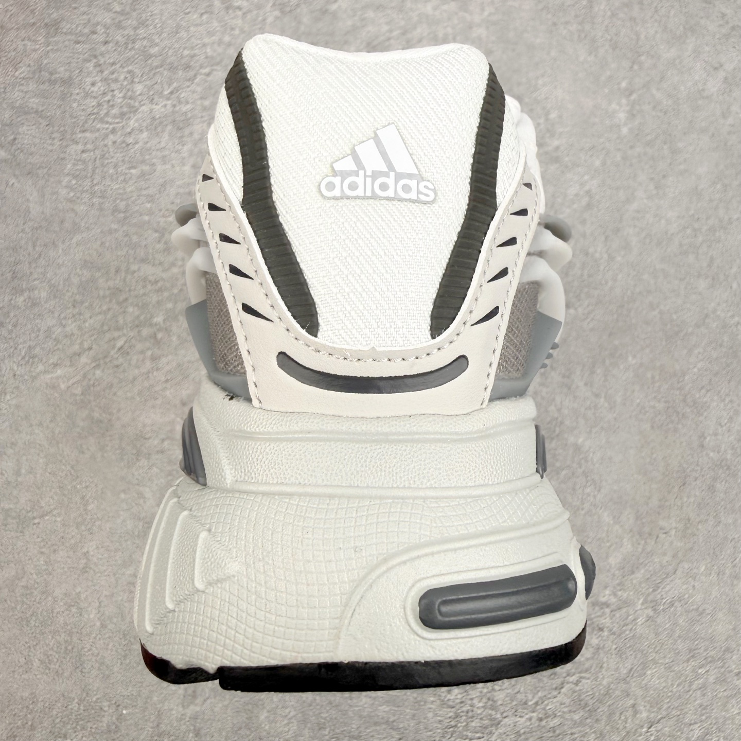 Pharrell x adidas Adistar Jellyfish 低帮水母复古风老爹鞋 Adist