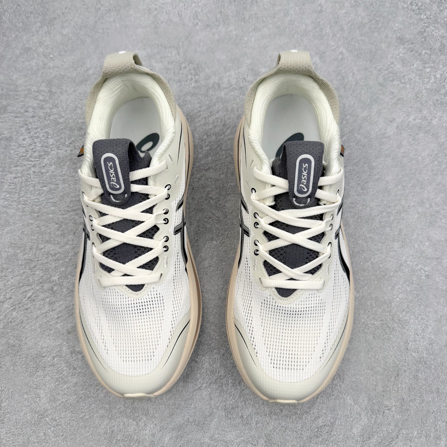 Asics GEL-Nimbus 28 亚瑟士缓震跑鞋 近年复古风潮的势头很旺 ASICS一直坚信保持身