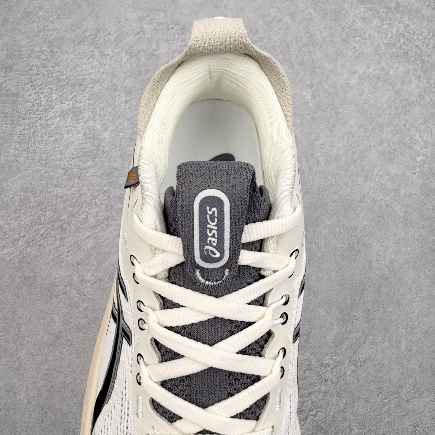 Asics GEL-Nimbus 28 亚瑟士缓震跑鞋 近年复古风潮的势头很旺 ASICS一直坚信保持身