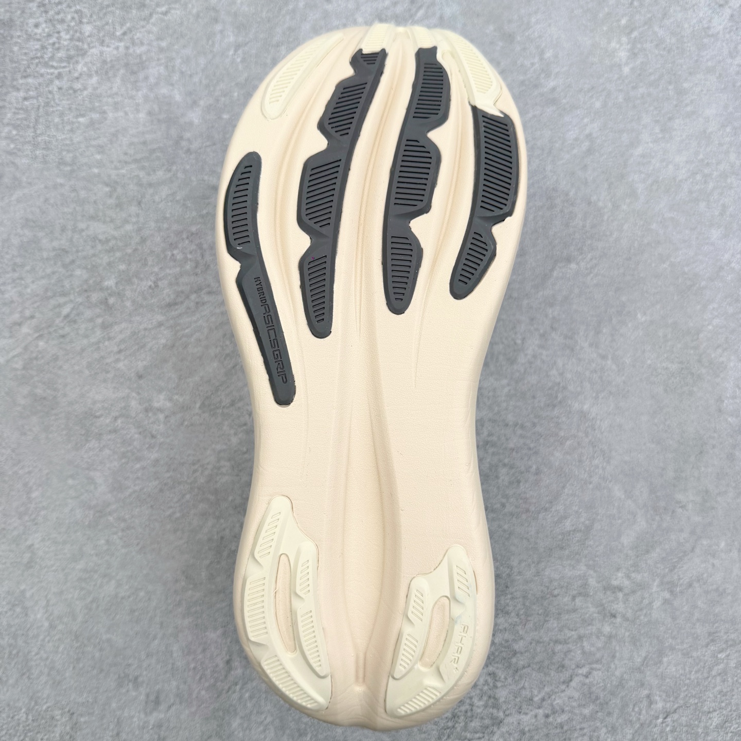Asics GEL-Nimbus 28 亚瑟士缓震跑鞋 近年复古风潮的势头很旺 ASICS一直坚信保持身