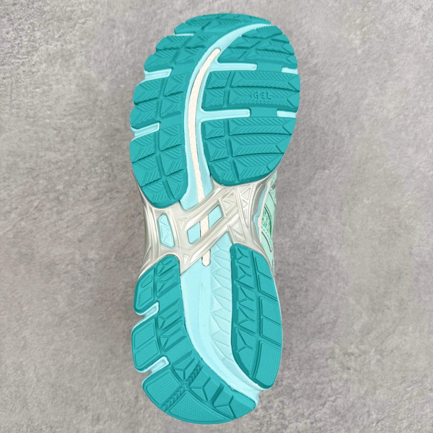 Asics Gel-kayano 20 亚瑟士舒适时尚低帮跑步鞋 GEL-KAYANO 20代问世于20