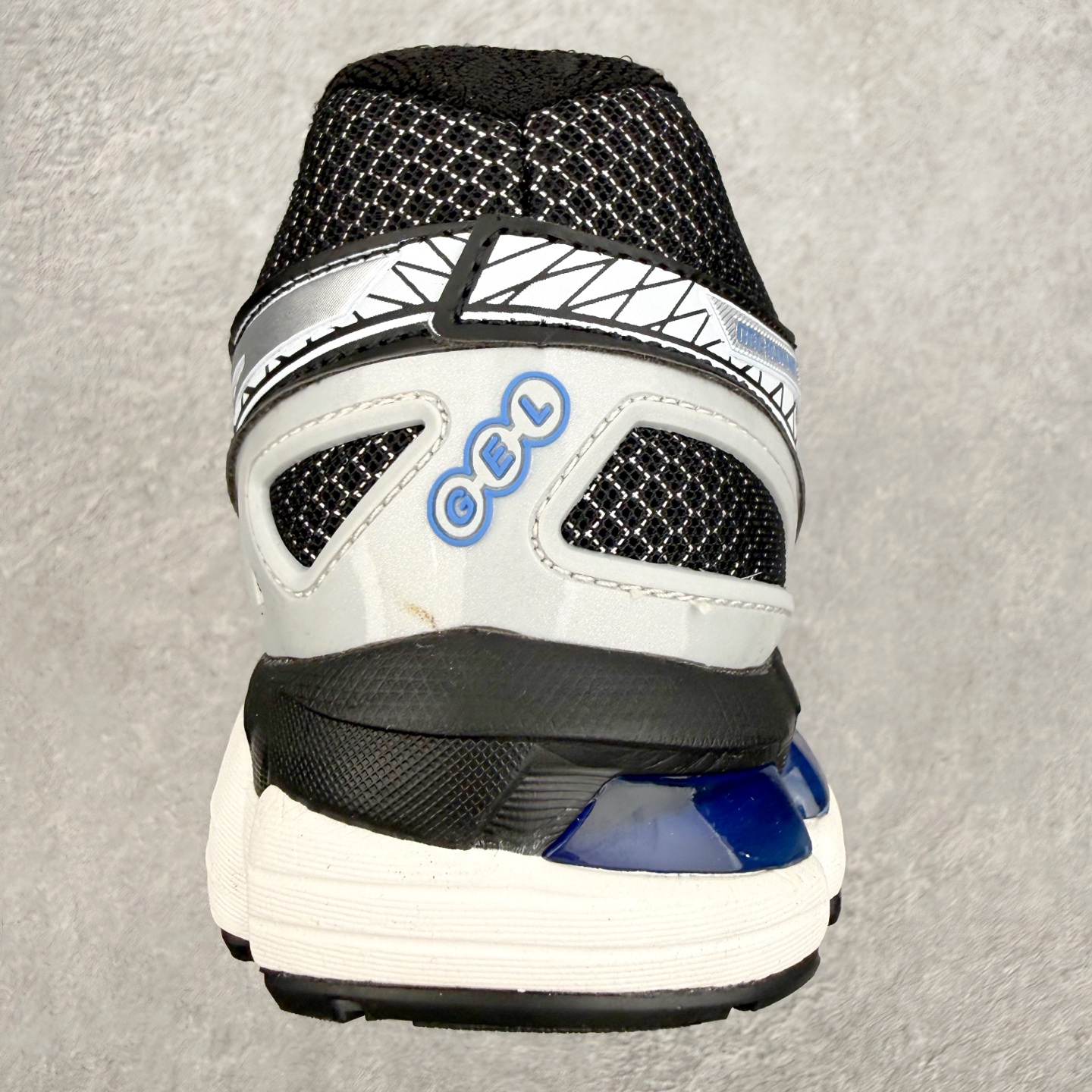 Asics Gel-kayano 20 亚瑟士舒适时尚低帮跑步鞋 GEL-KAYANO 20代问世于20