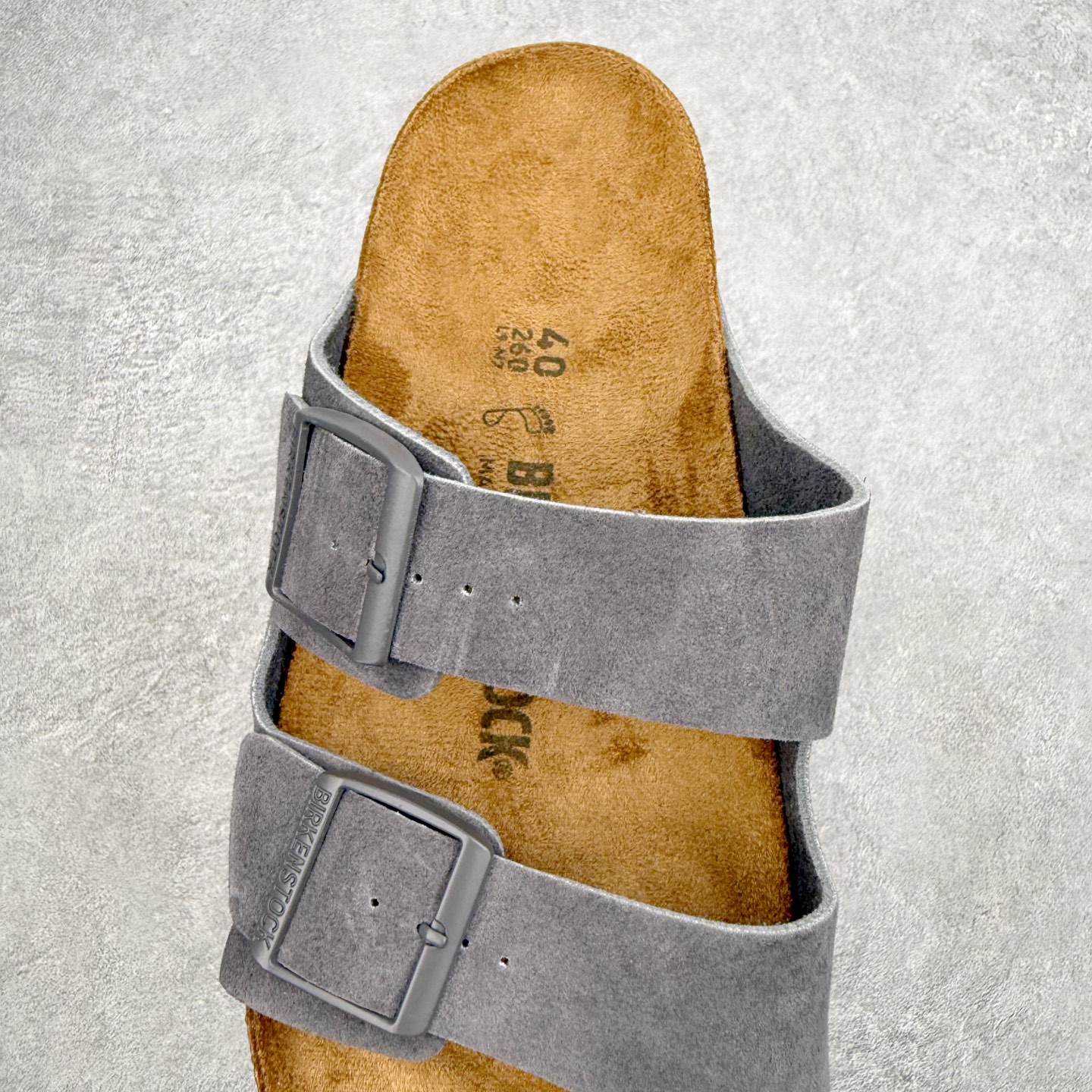 ＃福利特价‼️Birkenstock Arizona 系列勃肯皮革绒面双扣时尚凉拖鞋 牛皮绒面革质地柔软
