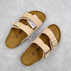#福利特价‼️Birkenstock Arizona 系列勃肯皮革绒面双扣时尚凉拖鞋 牛皮绒面革质地柔软 #福利特价‼️Birkenstock Arizona 系列勃肯皮革绒面双扣时尚凉拖鞋 牛皮绒面革质地柔软