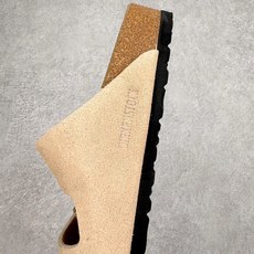 #福利特价‼️Birkenstock Arizona 系列勃肯皮革绒面双扣时尚凉拖鞋 牛皮绒面革质地柔软 #福利特价‼️Birkenstock Arizona 系列勃肯皮革绒面双扣时尚凉拖鞋 牛皮绒面革质地柔软