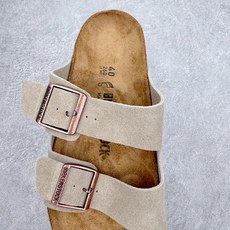 #福利特价‼️Birkenstock Arizona 系列勃肯皮革绒面双扣时尚凉拖鞋 牛皮绒面革质地柔软 #福利特价‼️Birkenstock Arizona 系列勃肯皮革绒面双扣时尚凉拖鞋 牛皮绒面革质地柔软
