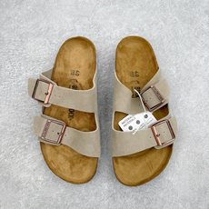 #福利特价‼️Birkenstock Arizona 系列勃肯皮革绒面双扣时尚凉拖鞋 牛皮绒面革质地柔软 #福利特价‼️Birkenstock Arizona 系列勃肯皮革绒面双扣时尚凉拖鞋 牛皮绒面革质地柔软