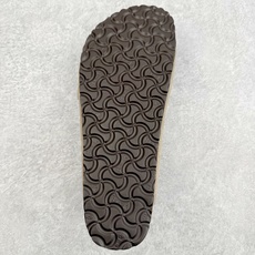 #福利特价‼️Birkenstock Arizona 系列勃肯皮革绒面双扣时尚凉拖鞋 牛皮绒面革质地柔软 #福利特价‼️Birkenstock Arizona 系列勃肯皮革绒面双扣时尚凉拖鞋 牛皮绒面革质地柔软