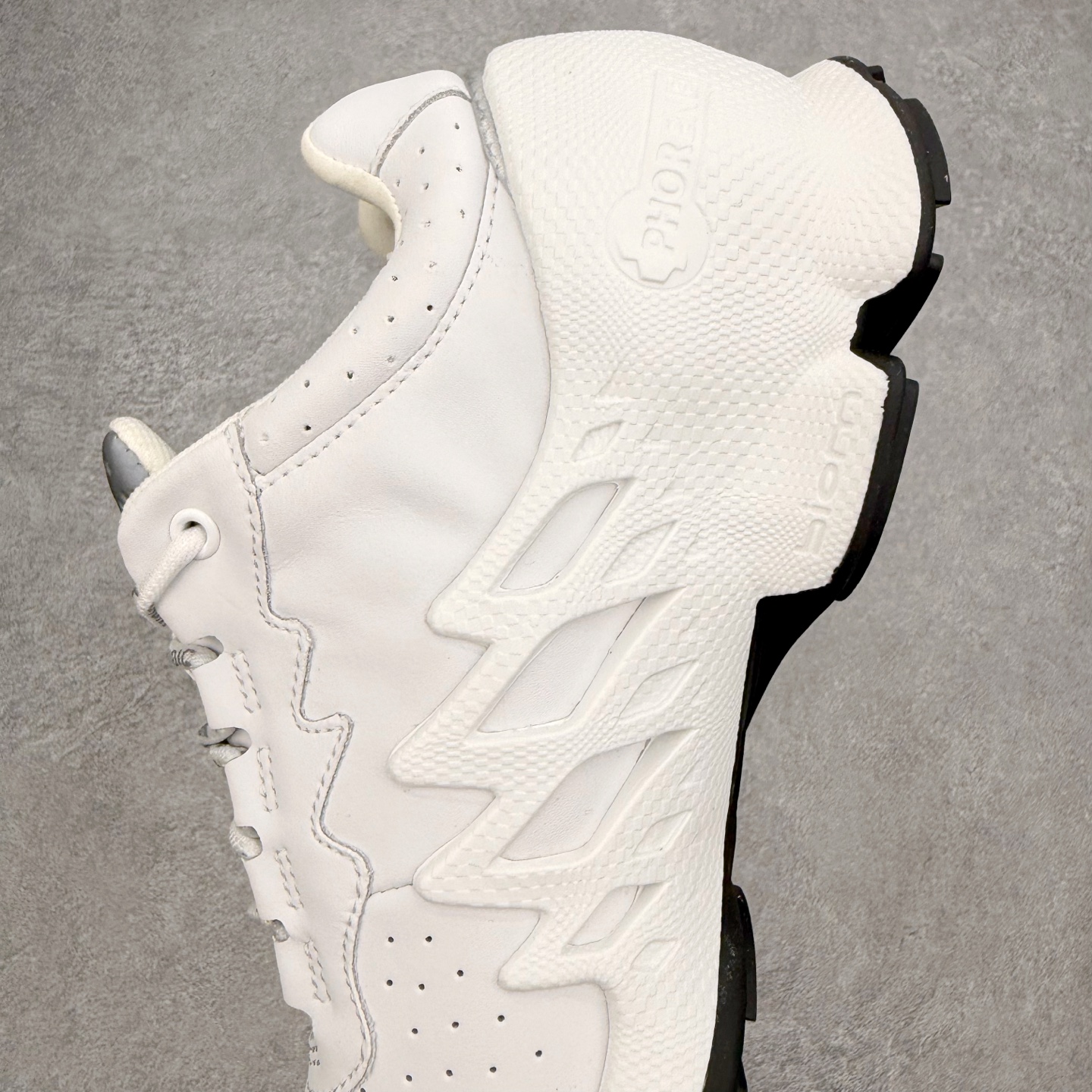 ECCo爱步 Biom C Trail 时尚简约牛皮减震耐磨低帮休闲跑步鞋 ECCO以三大核心特征为依托