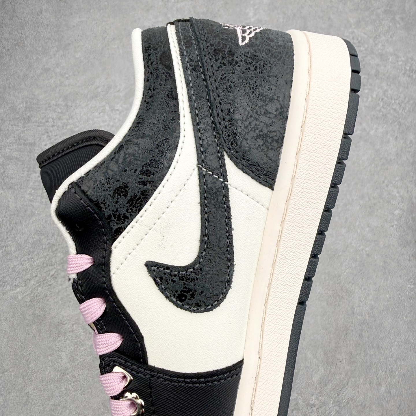 Air Jordan AJ1 Low 低帮 黑粉 II0595-001 终端优势供应 市面中低帮最具代表