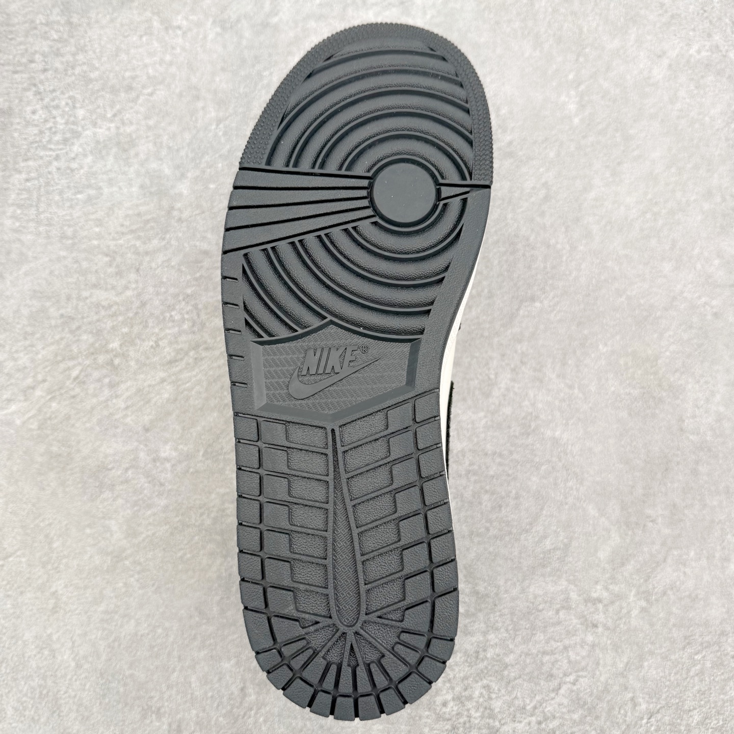 Air Jordan AJ1 Low 低帮 黑粉 II0595-001 终端优势供应 市面中低帮最具代表
