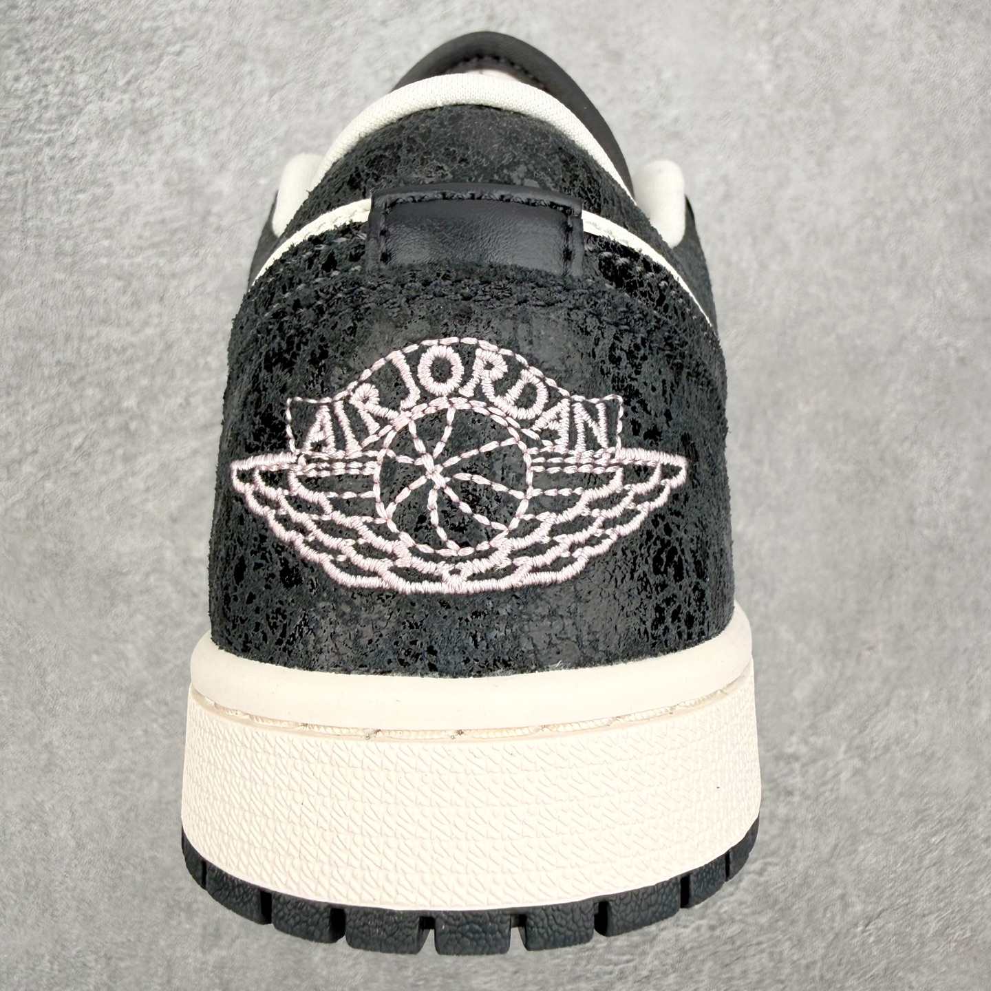 Air Jordan AJ1 Low 低帮 黑粉 II0595-001 终端优势供应 市面中低帮最具代表