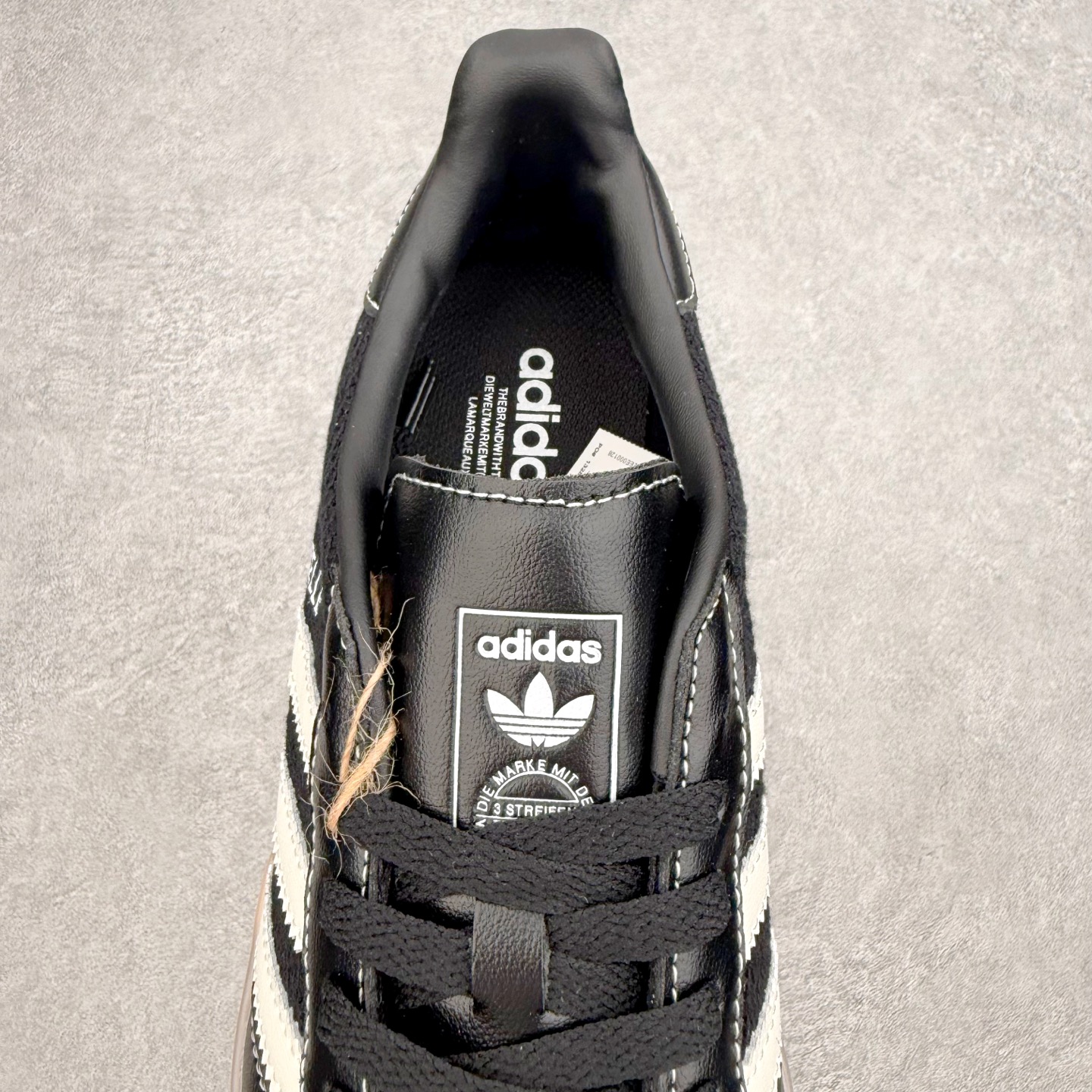 AD Gazelle Indoor Trainers 羚羊内训系列低帮复古百搭休闲运动德训风板鞋 JQ7
