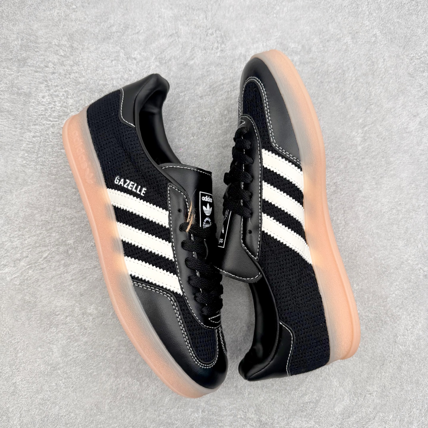 AD Gazelle Indoor Trainers 羚羊内训系列低帮复古百搭休闲运动德训风板鞋 JQ7