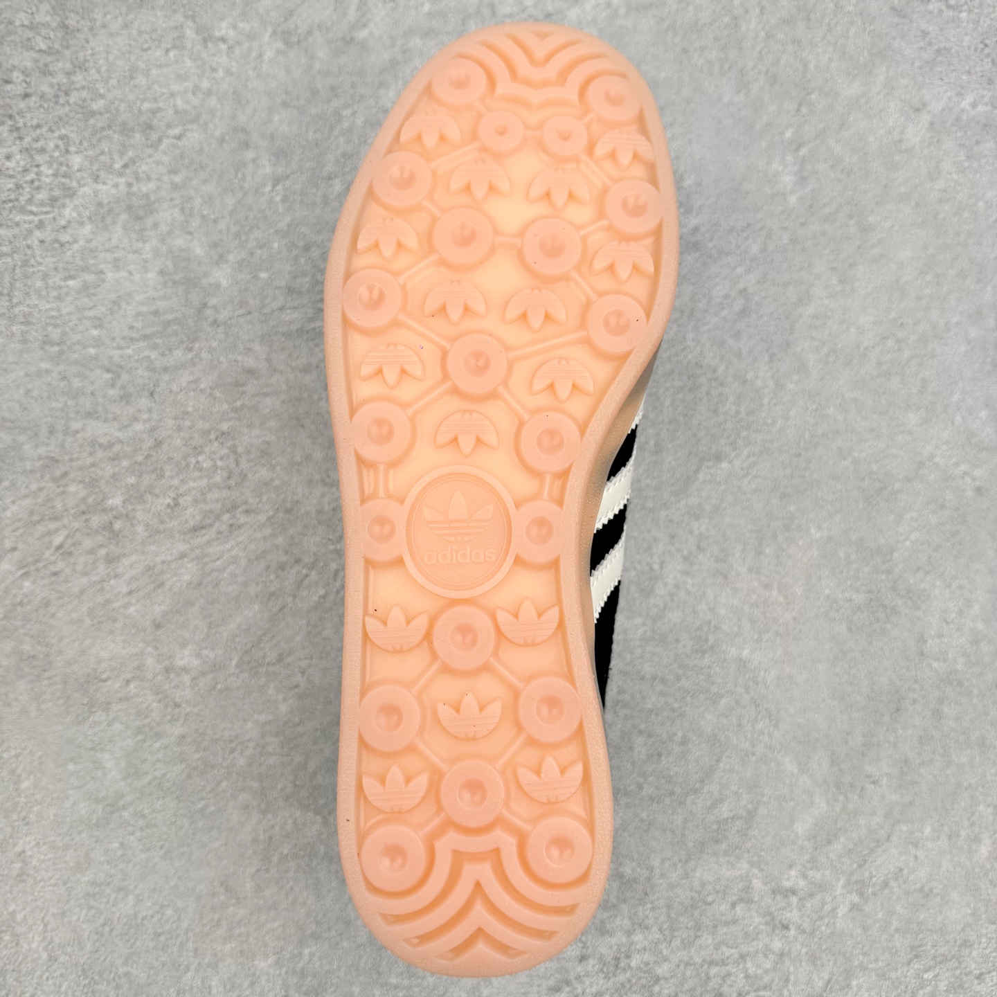 AD Gazelle Indoor Trainers 羚羊内训系列低帮复古百搭休闲运动德训风板鞋 JQ7