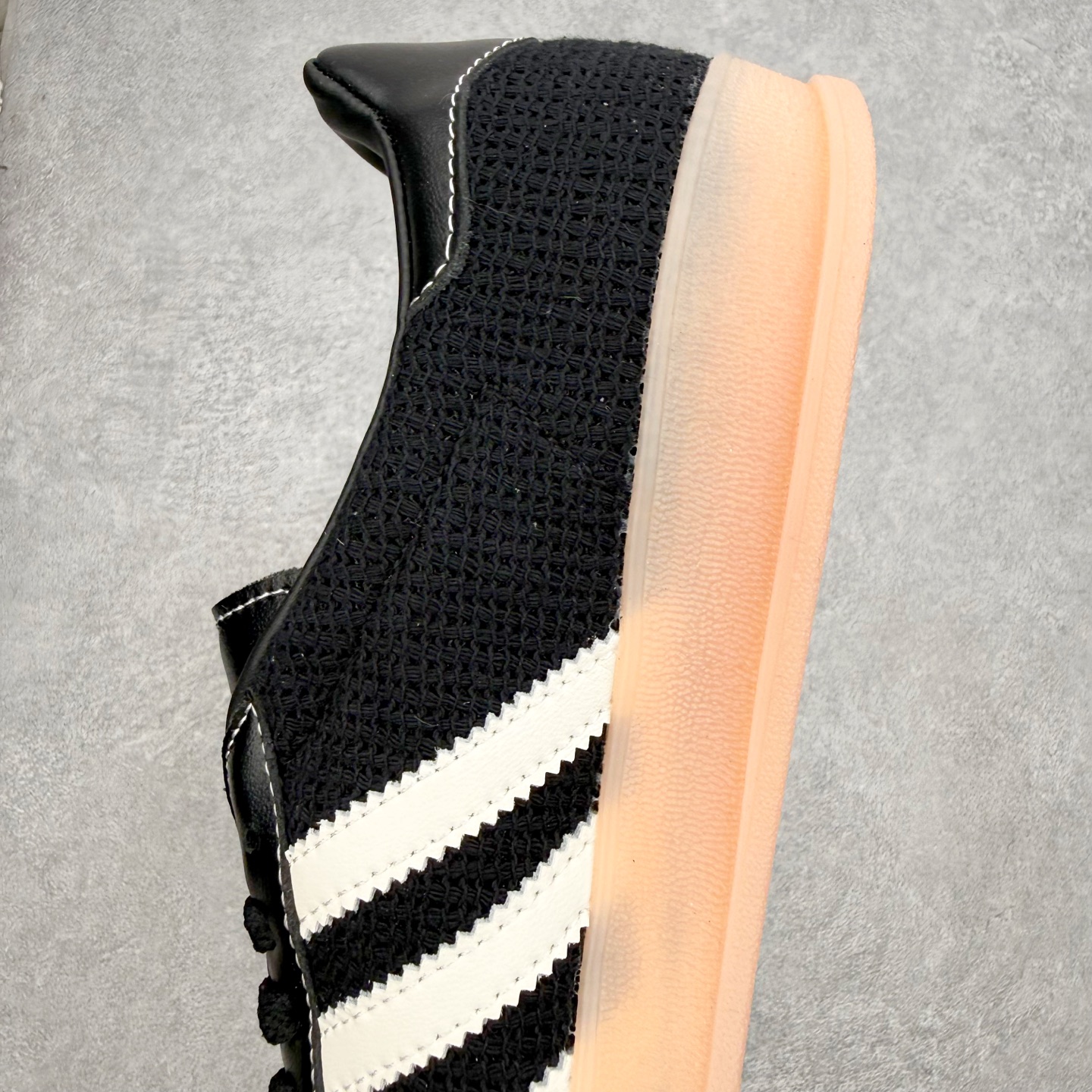 AD Gazelle Indoor Trainers 羚羊内训系列低帮复古百搭休闲运动德训风板鞋 JQ7