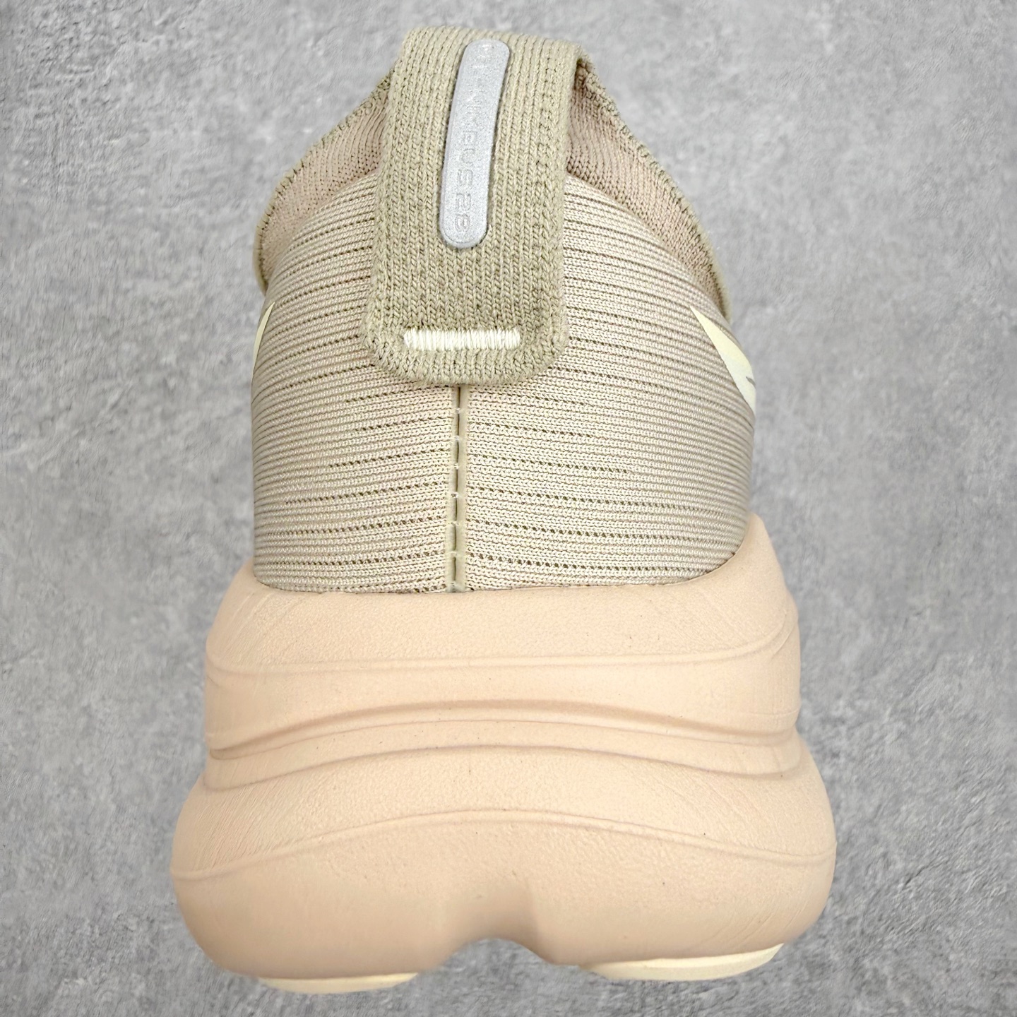 Asics GEL-Nimbus 28 亚瑟士缓震跑鞋 近年复古风潮的势头很旺 ASICS一直坚信保持身