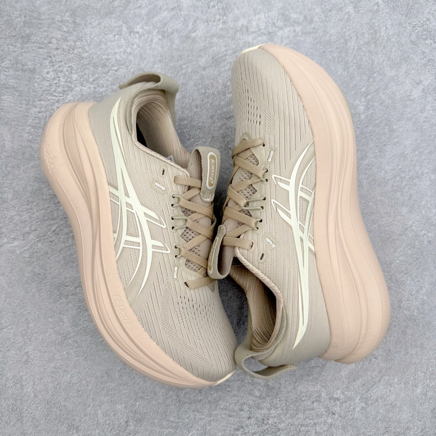 Asics GEL-Nimbus 28 亚瑟士缓震跑鞋 近年复古风潮的势头很旺 ASICS一直坚信保持身