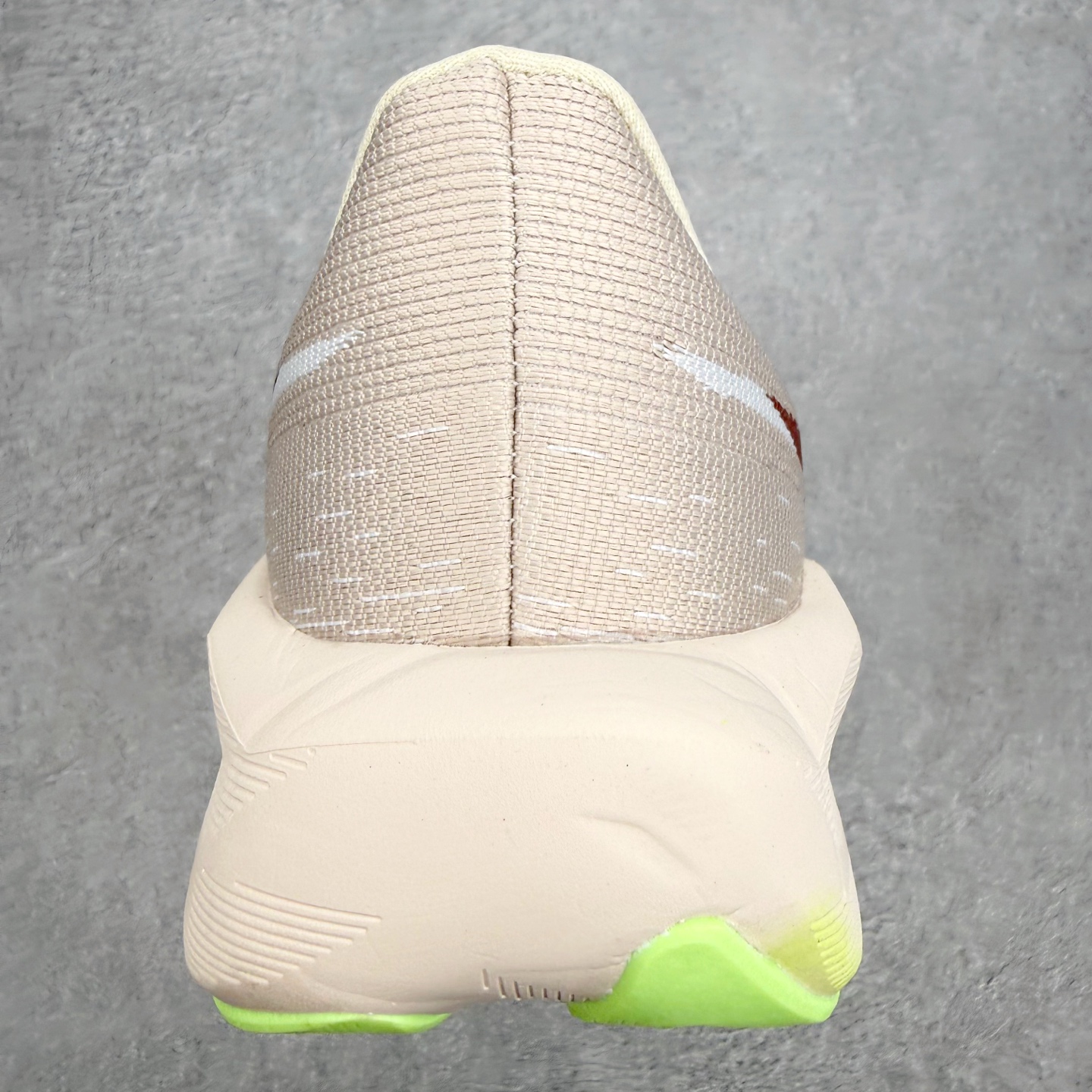 ASICS NOVABLAST 6 舒适百搭低帮马拉松训练竞速跑步鞋 ASICS（亚瑟士）是日本实业家鬼