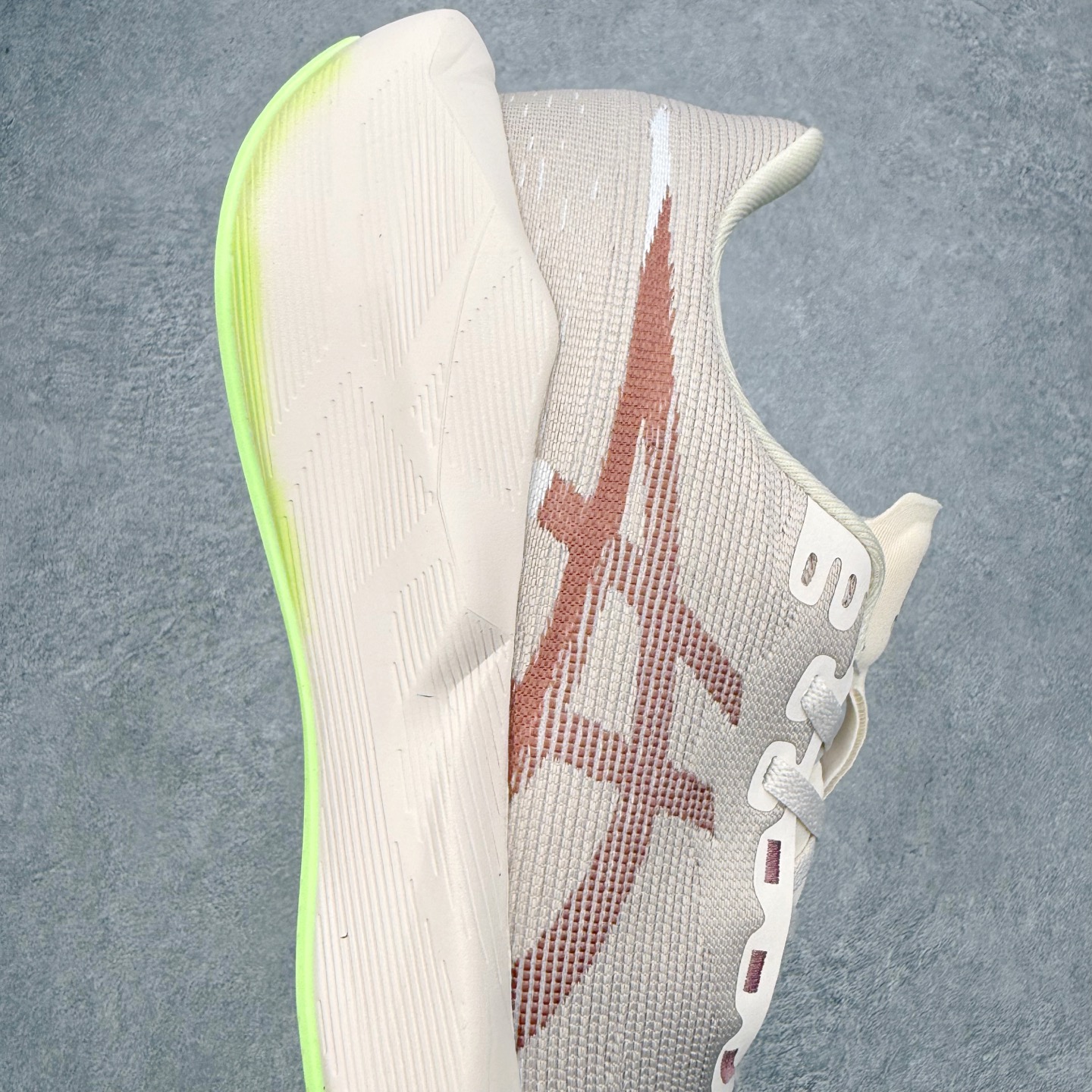 ASICS NOVABLAST 6 舒适百搭低帮马拉松训练竞速跑步鞋 ASICS（亚瑟士）是日本实业家鬼