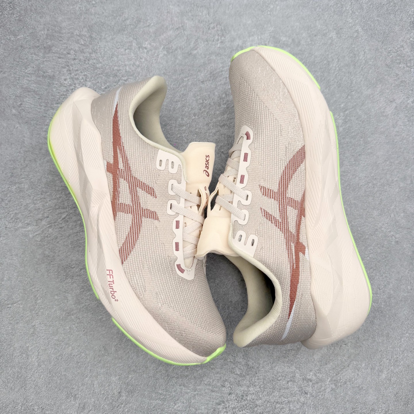 ASICS NOVABLAST 6 舒适百搭低帮马拉松训练竞速跑步鞋 ASICS（亚瑟士）是日本实业家鬼