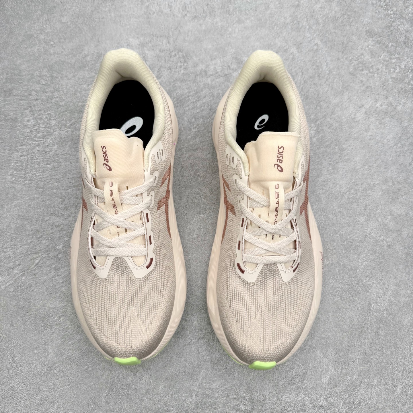 ASICS NOVABLAST 6 舒适百搭低帮马拉松训练竞速跑步鞋 ASICS（亚瑟士）是日本实业家鬼