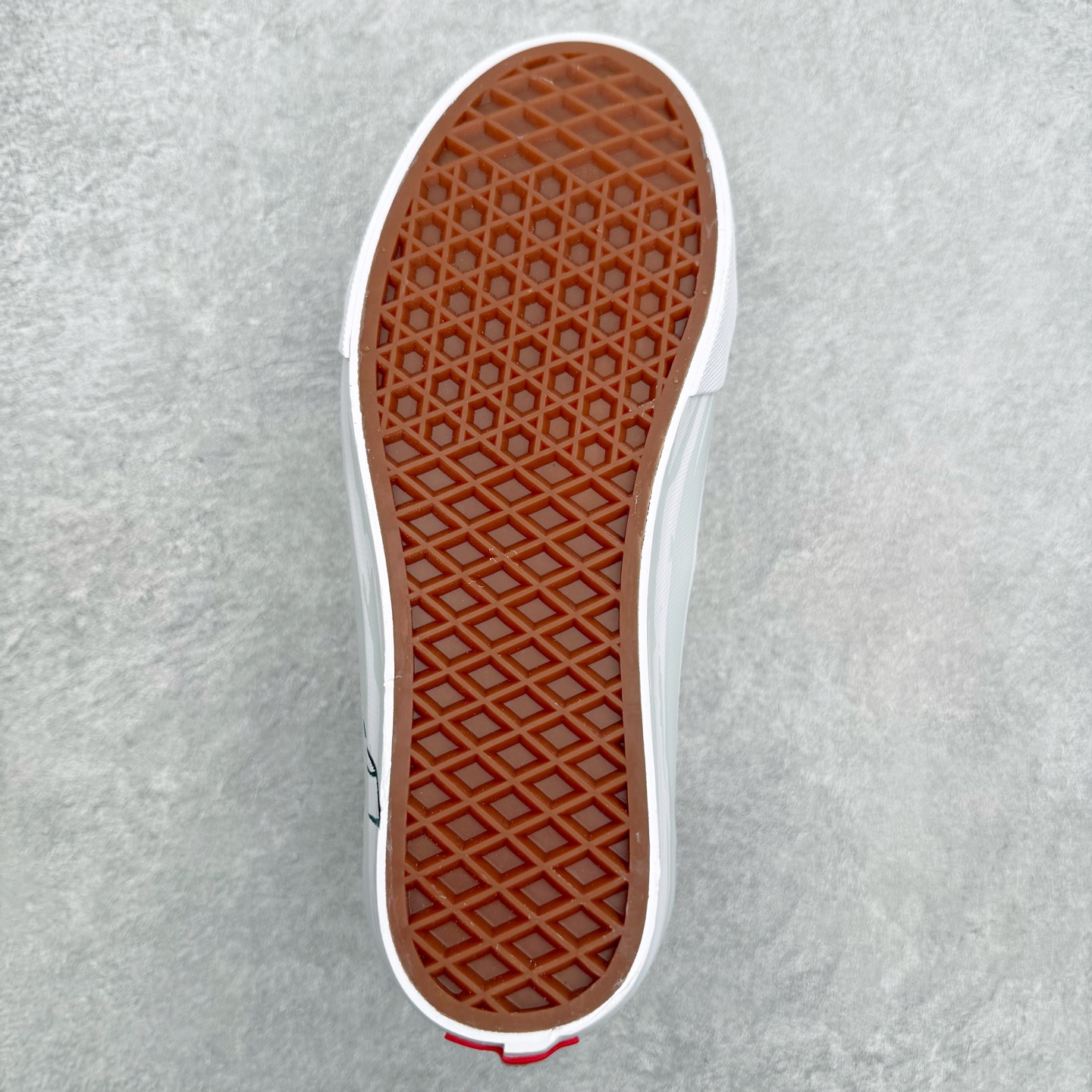Vans Old Skool x Hirono泡泡玛特 小野联名 复古米白涂鸦鞋身采用麂皮搭配牛仔帆布面