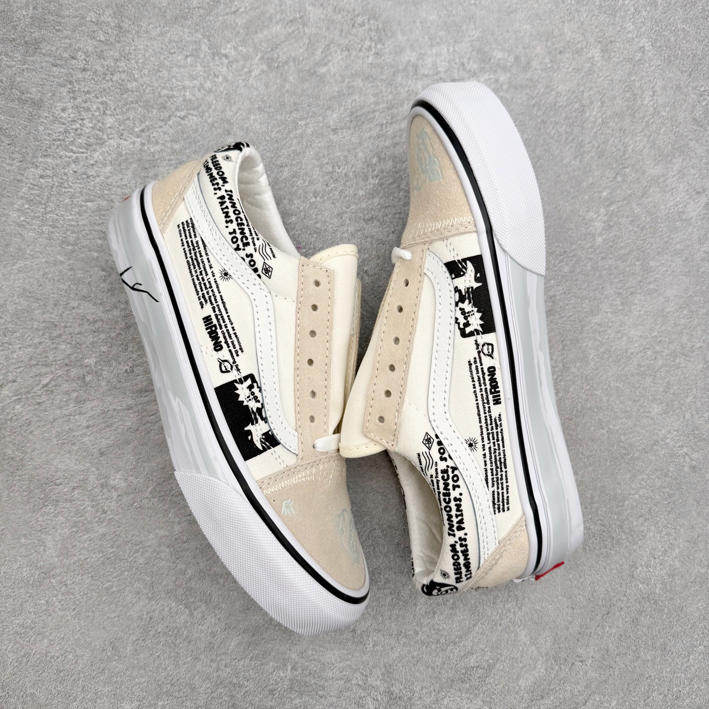 Vans Old Skool x Hirono泡泡玛特 小野联名 复古米白涂鸦鞋身采用麂皮搭配牛仔帆布面