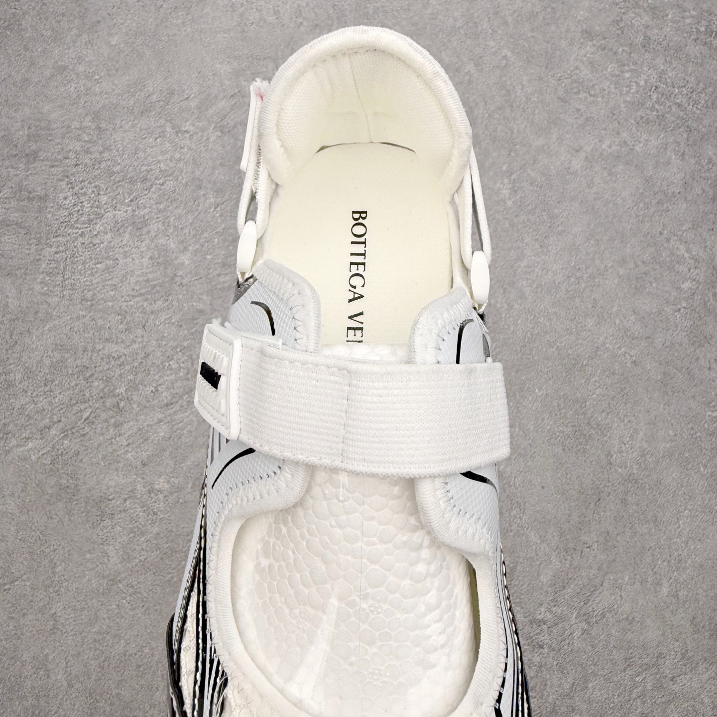 Bottega Veneta BV葆蝶家 Orbit Flash 魔术贴圆头平底 玛丽珍 休闲单鞋 女款