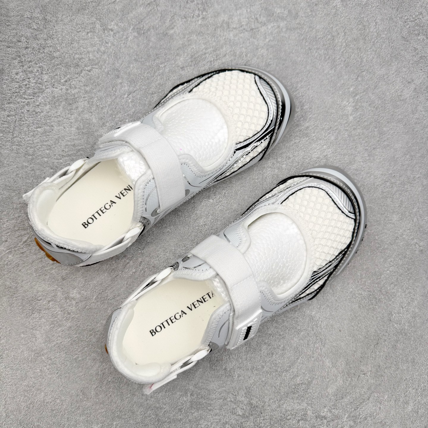 Bottega Veneta BV葆蝶家 Orbit Flash 魔术贴圆头平底 玛丽珍 休闲单鞋 女款