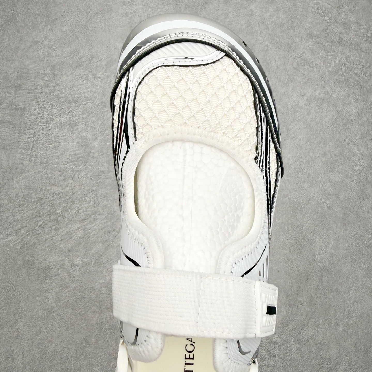 Bottega Veneta BV葆蝶家 Orbit Flash 魔术贴圆头平底 玛丽珍 休闲单鞋 女款