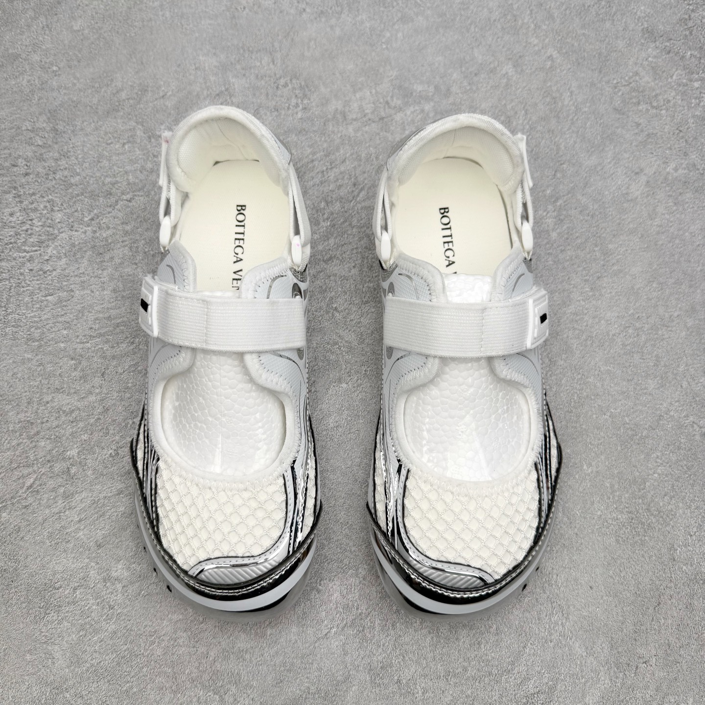 Bottega Veneta BV葆蝶家 Orbit Flash 魔术贴圆头平底 玛丽珍 休闲单鞋 女款