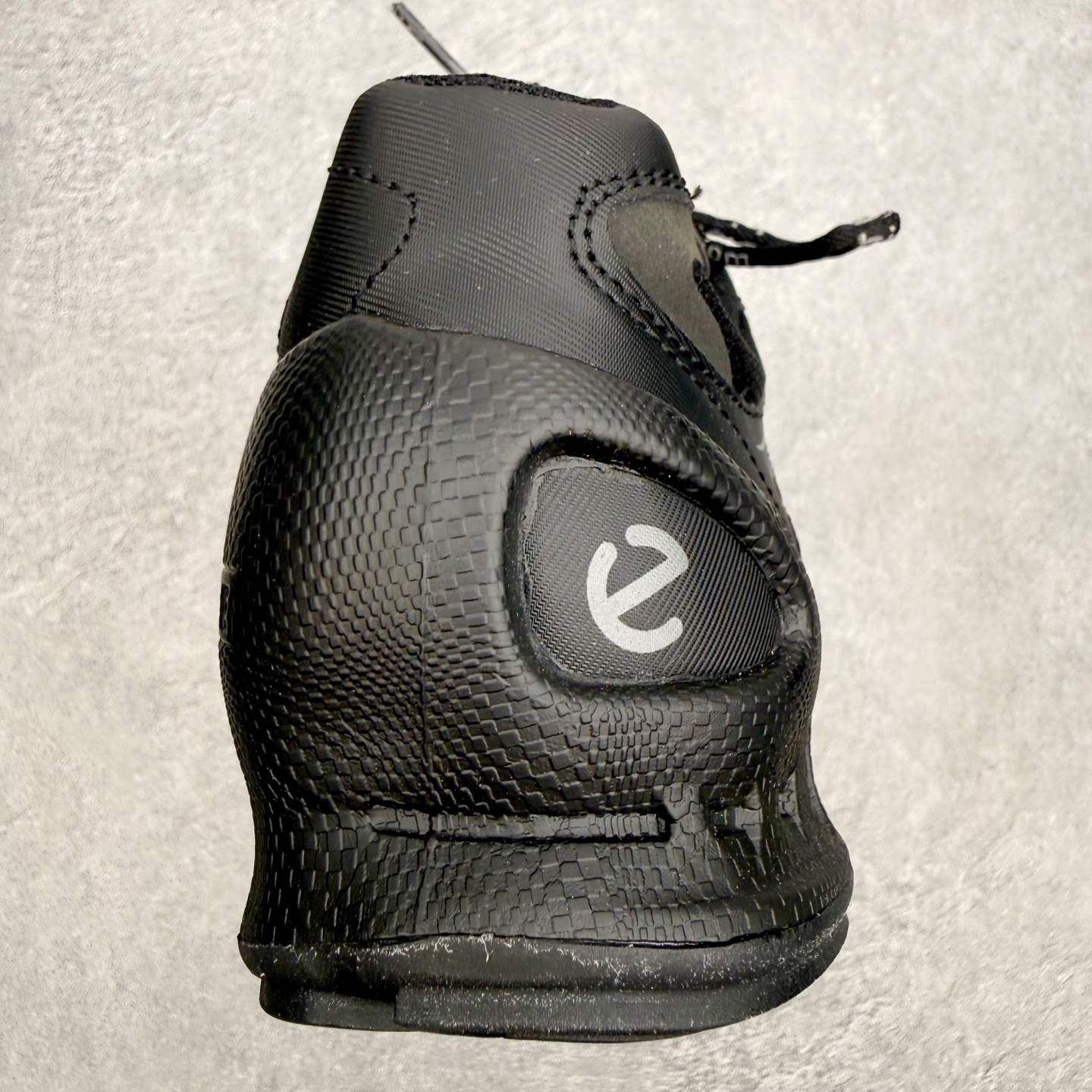 ECCo爱步 Biom C Trail 时尚简约牛皮减震耐磨低帮休闲跑步鞋 ECCO以三大核心特征为依托