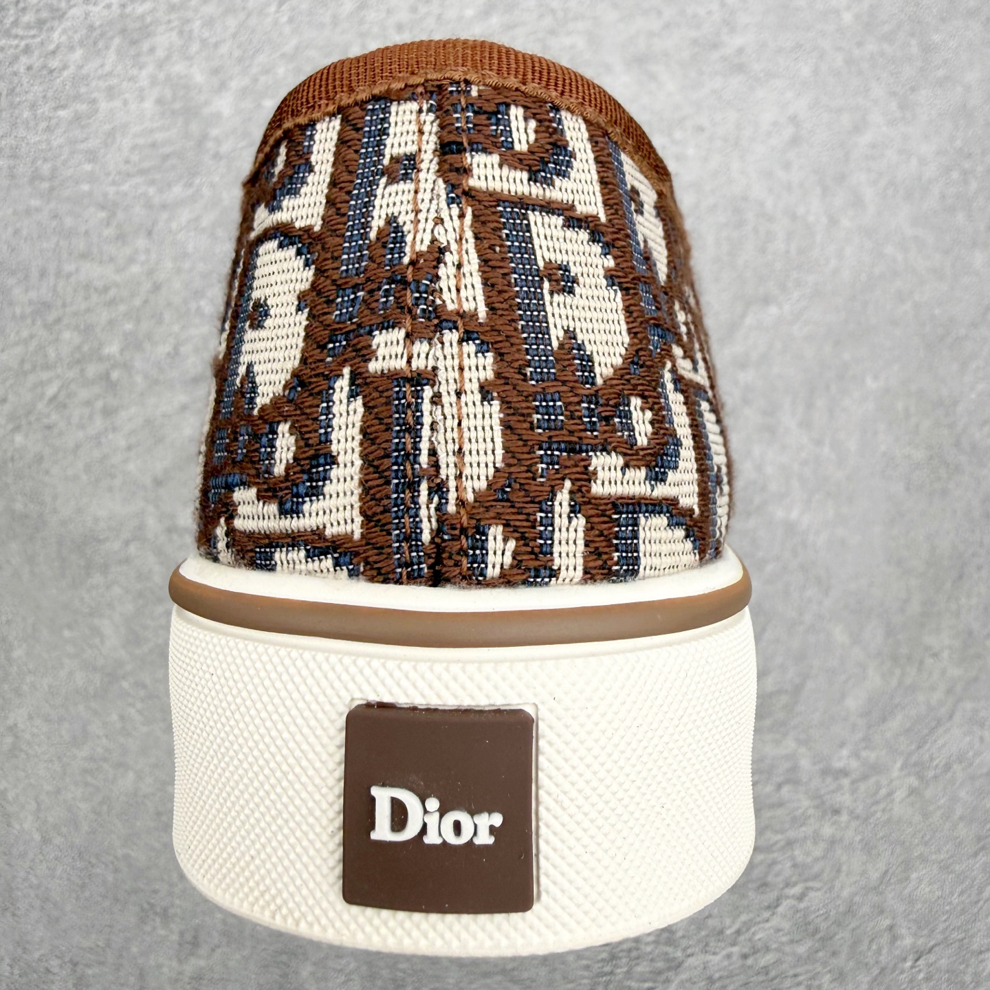 Dior Saltwind 斜纹提花 帆布鞋 金属配饰胶质品牌标志鞋底 进口纯棉帆布 全粒面绵羊皮内里 